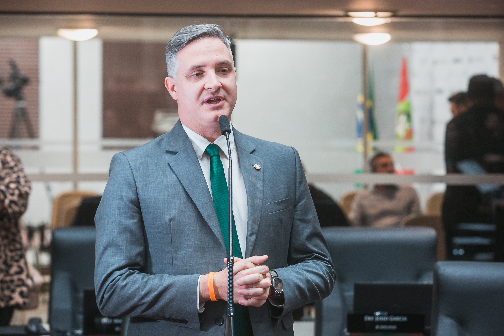 Suspensão de Sessão - Tiago de Oliveira, Vereador de Itapoá e Banda Foral - Deputado Matheus Cadorin (NOVO)