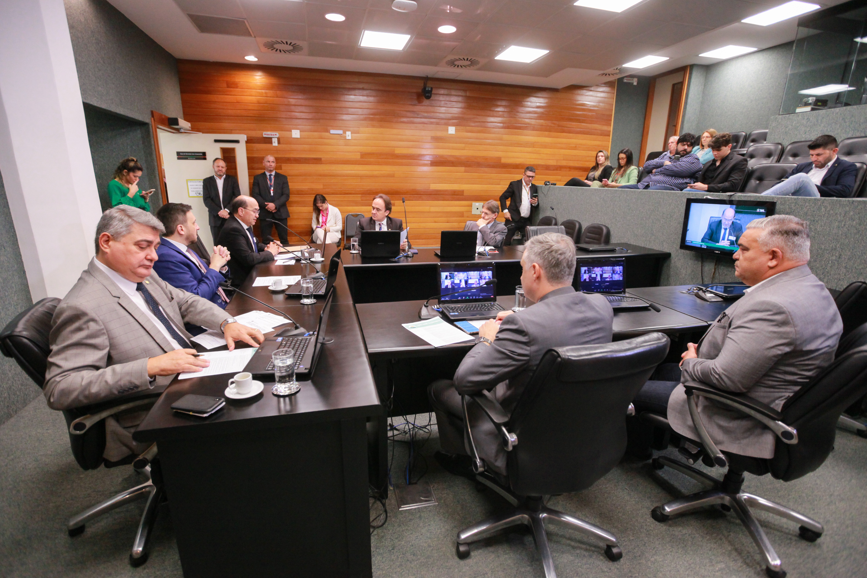 Comissão Especial constituída pelo Ato da Presidência Nº 121-DL, 2023 (ARESC)