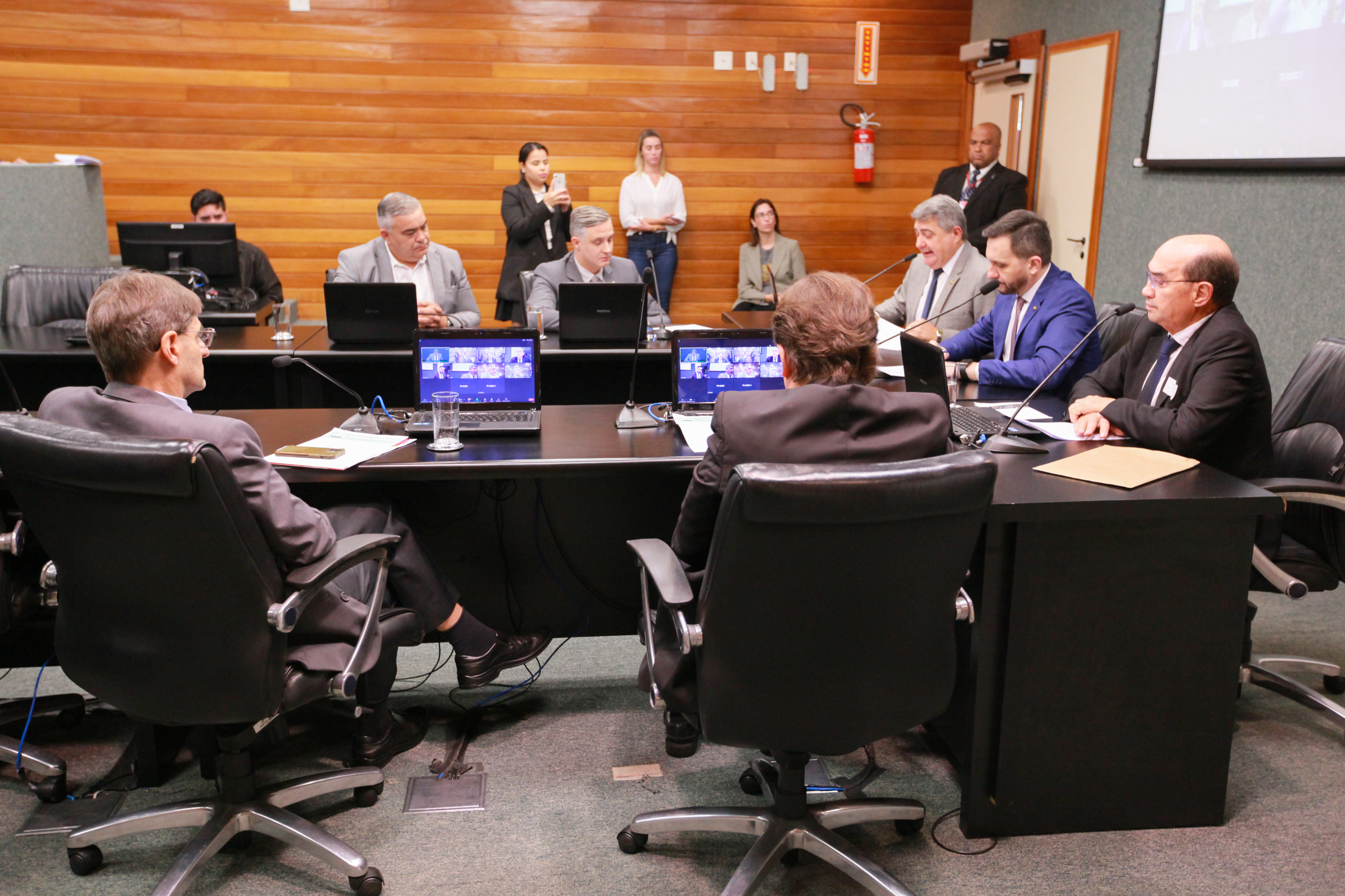 Comissão Especial constituída pelo Ato da Presidência Nº 121-DL, 2023 (ARESC)