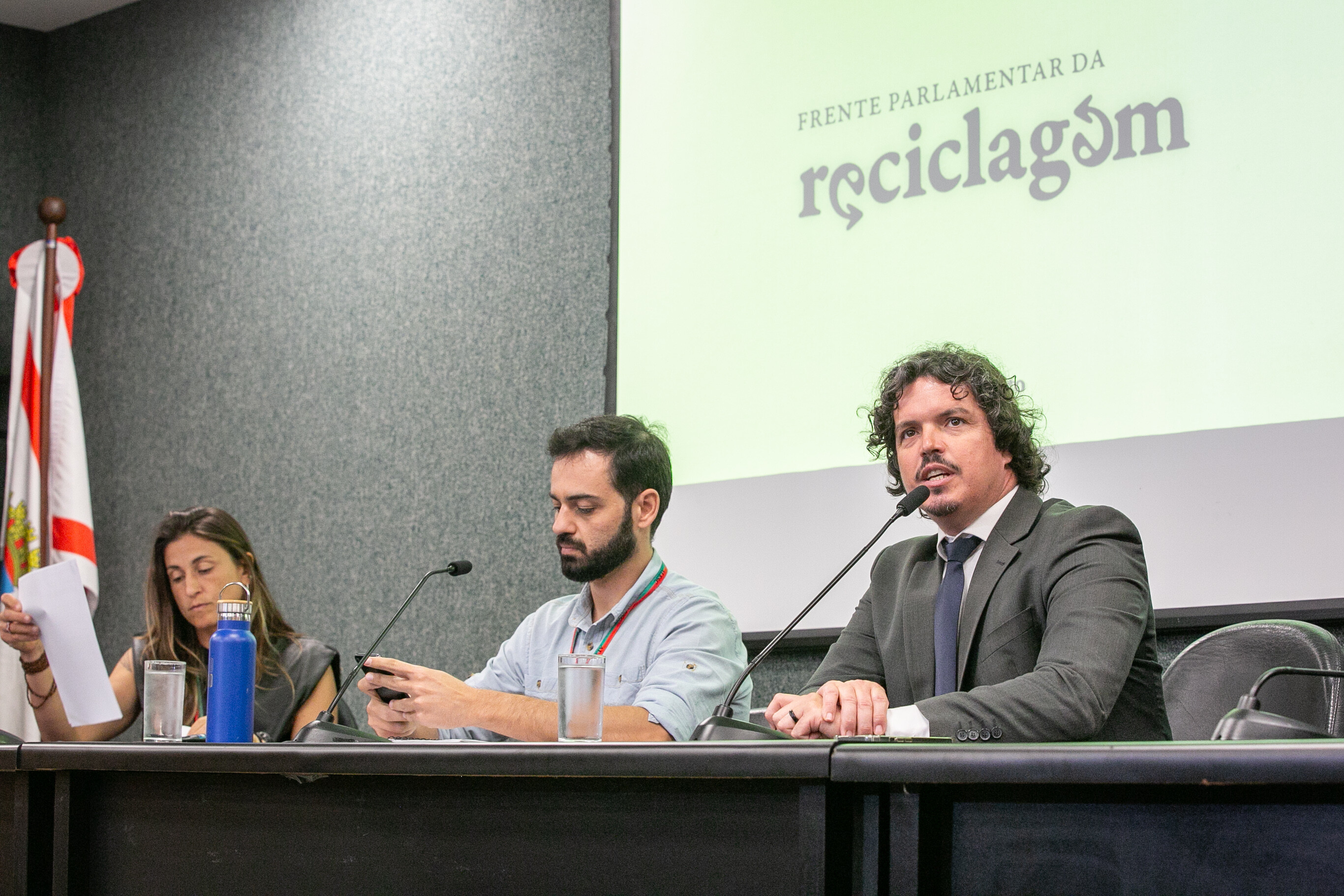 Frente Parlamentar da Reciclagem promove debate sobre coleta seletiva