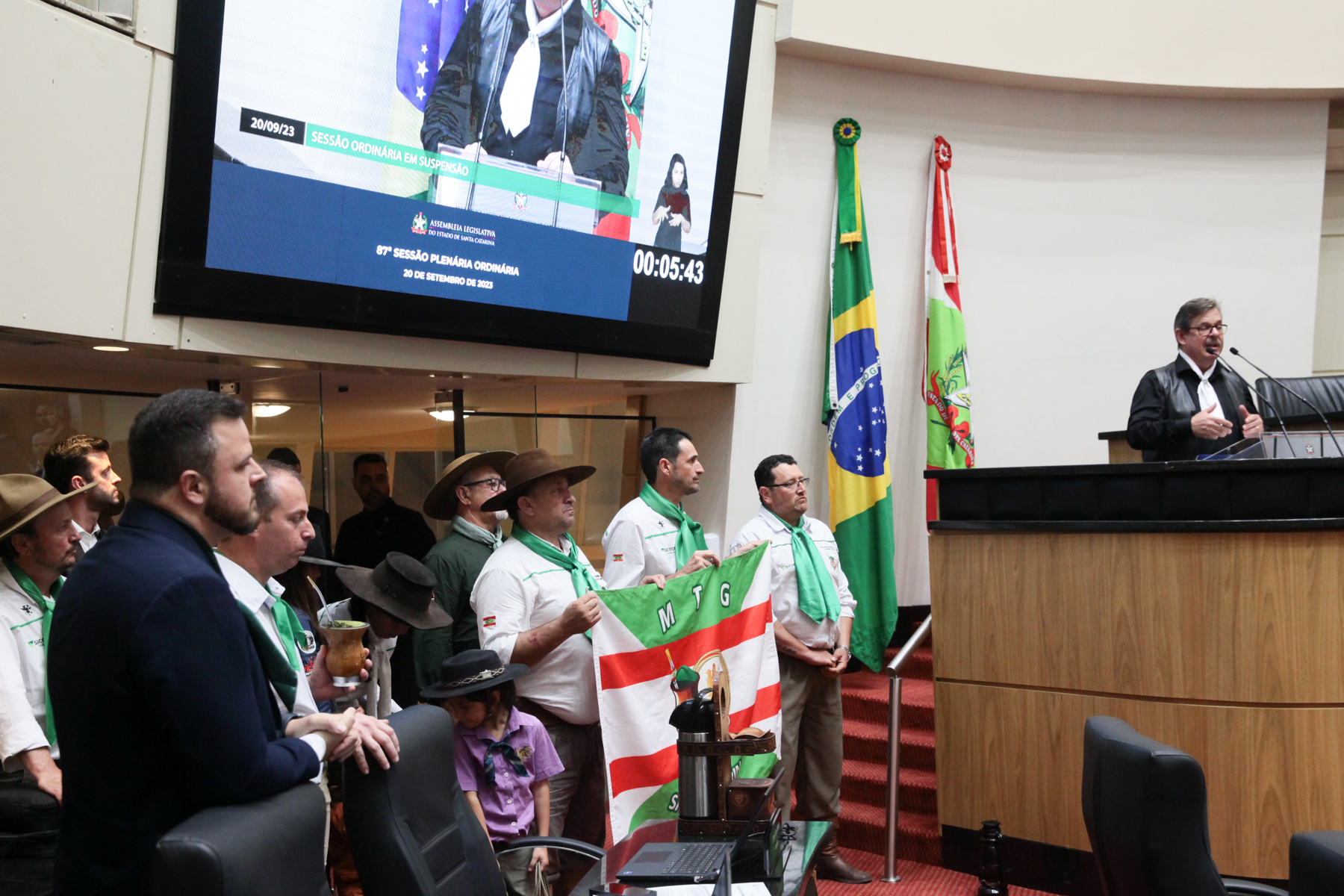 Suspensão da Sessão – Homenagem ao Dia do Gaúcho