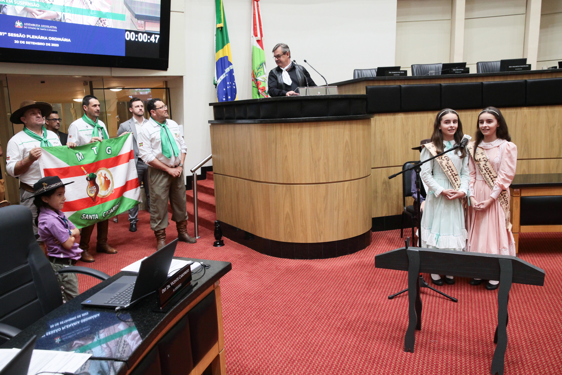 Suspensão da Sessão - Homenagem ao Dia do Gaúcho