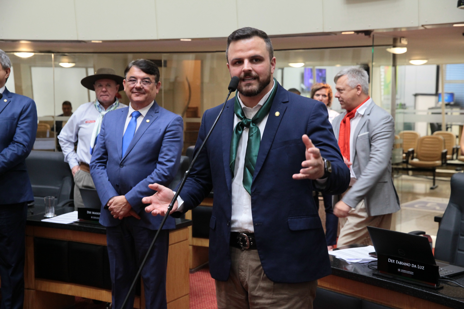 Suspensão da Sessão - Homenagem ao Dia do Gaúcho - Deputado Lucas Neves (PODEMOS)