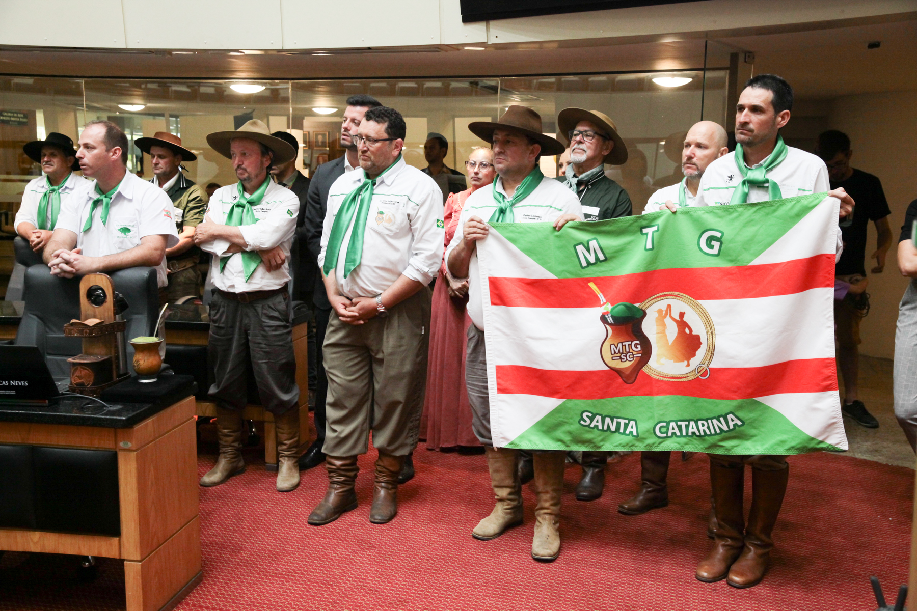 Suspensão da Sessão - Homenagem ao Dia do Gaúcho