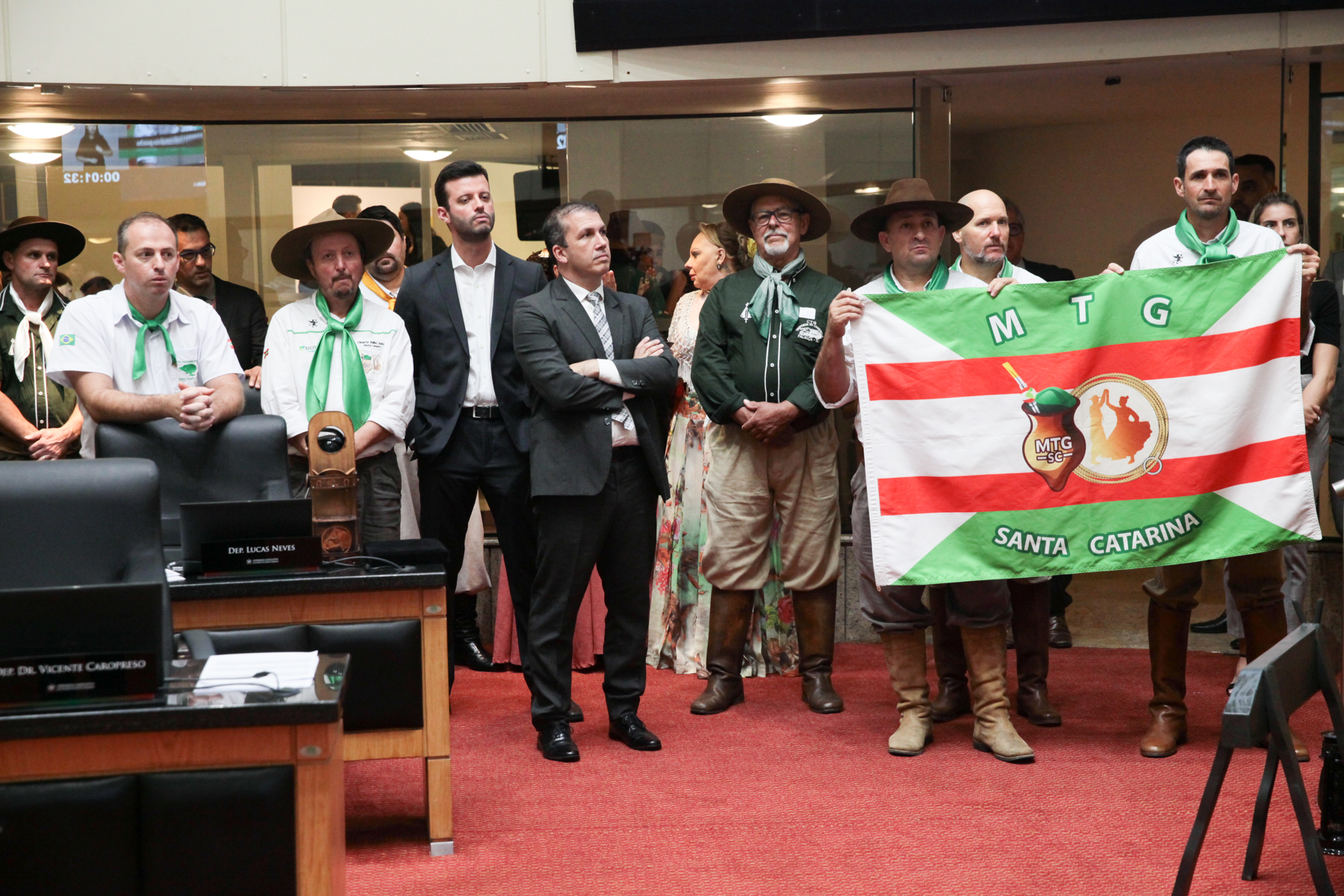 Suspensão da Sessão - Homenagem ao Dia do Gaúcho