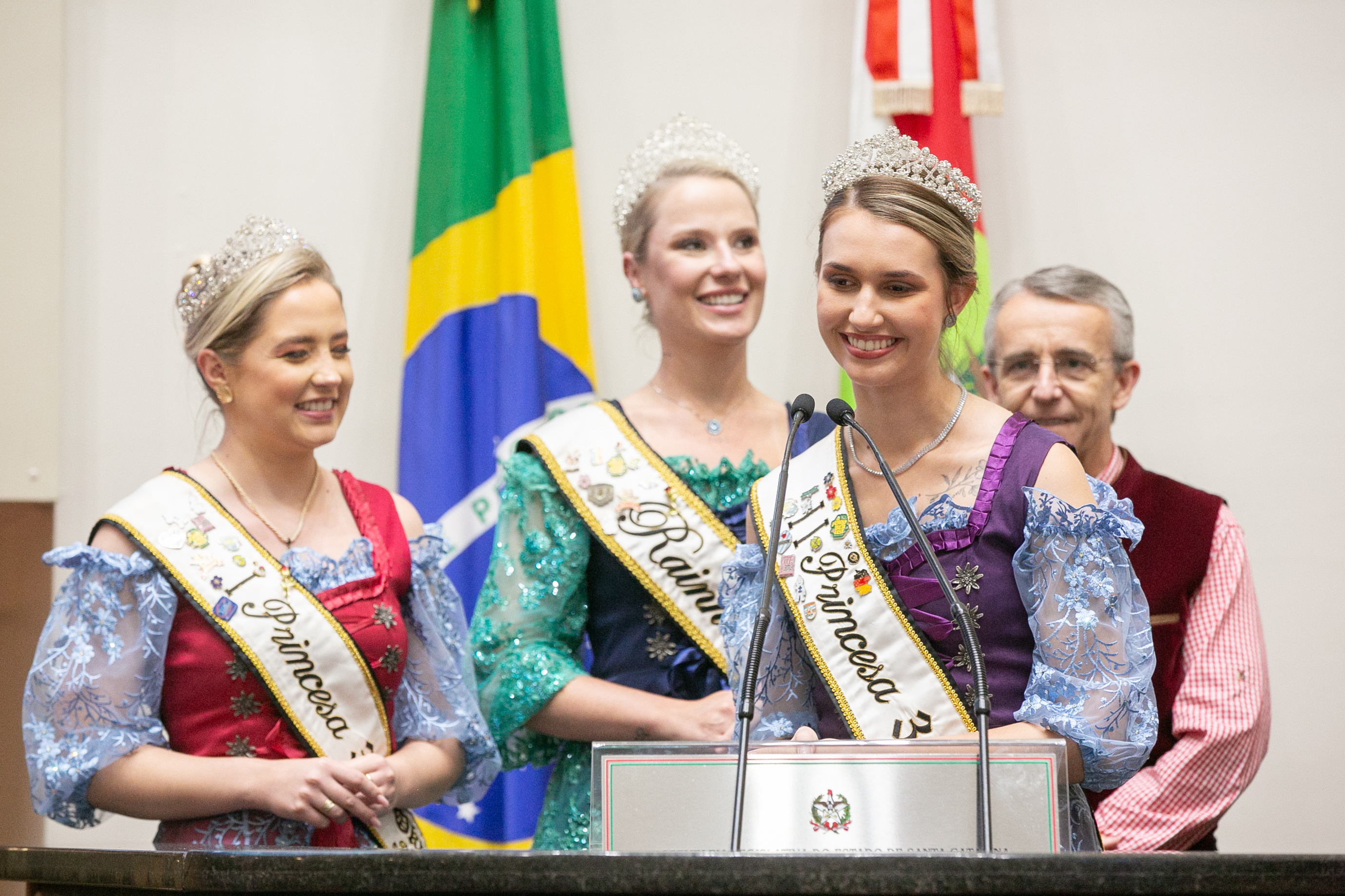 Suspensão da Sessão - 38ª Oktoberfest em Blumenau