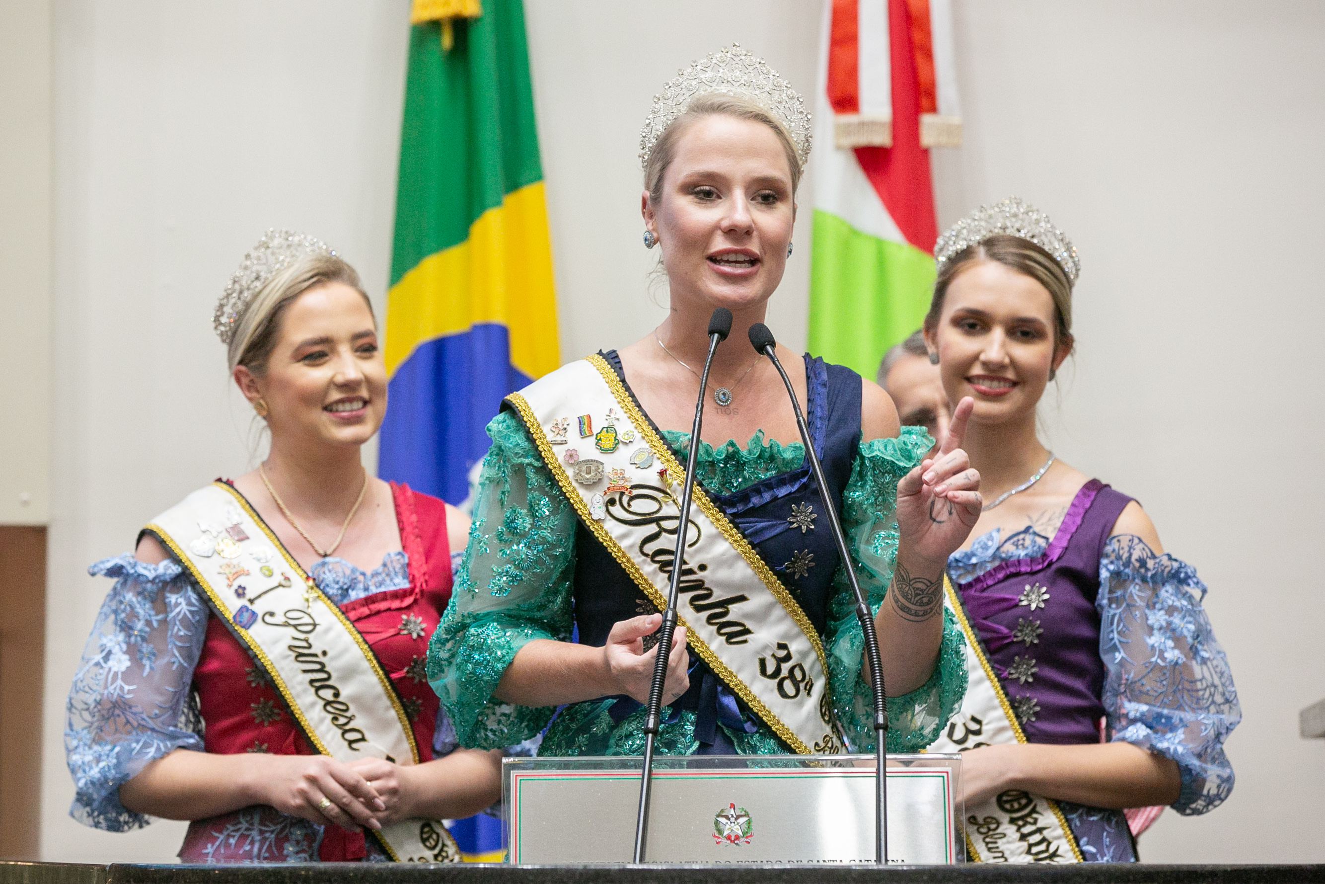 Suspensão da Sessão – 38ª Oktoberfest em Blumenau