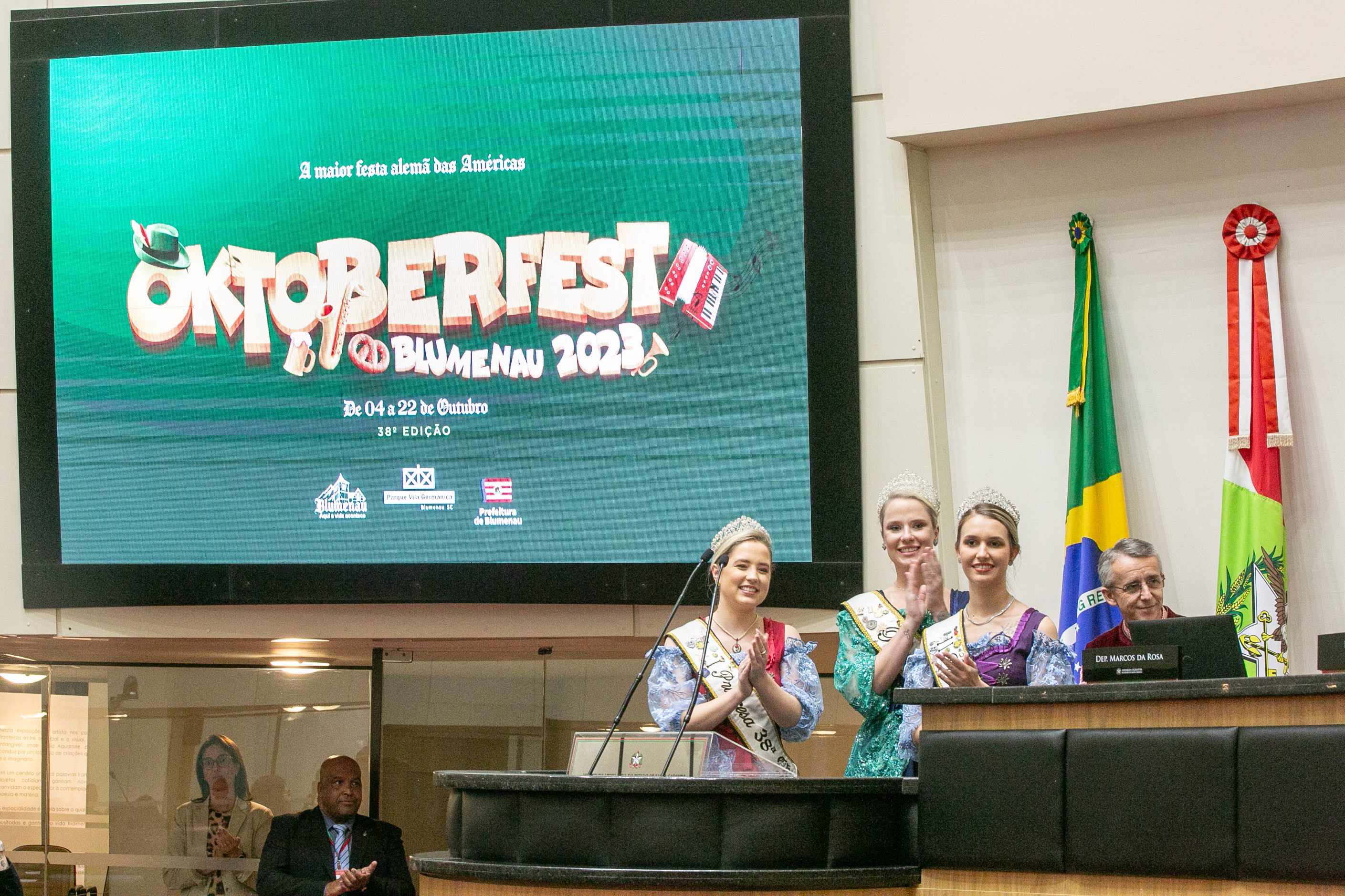 Suspensão da Sessão - 38ª Oktoberfest em Blumenau