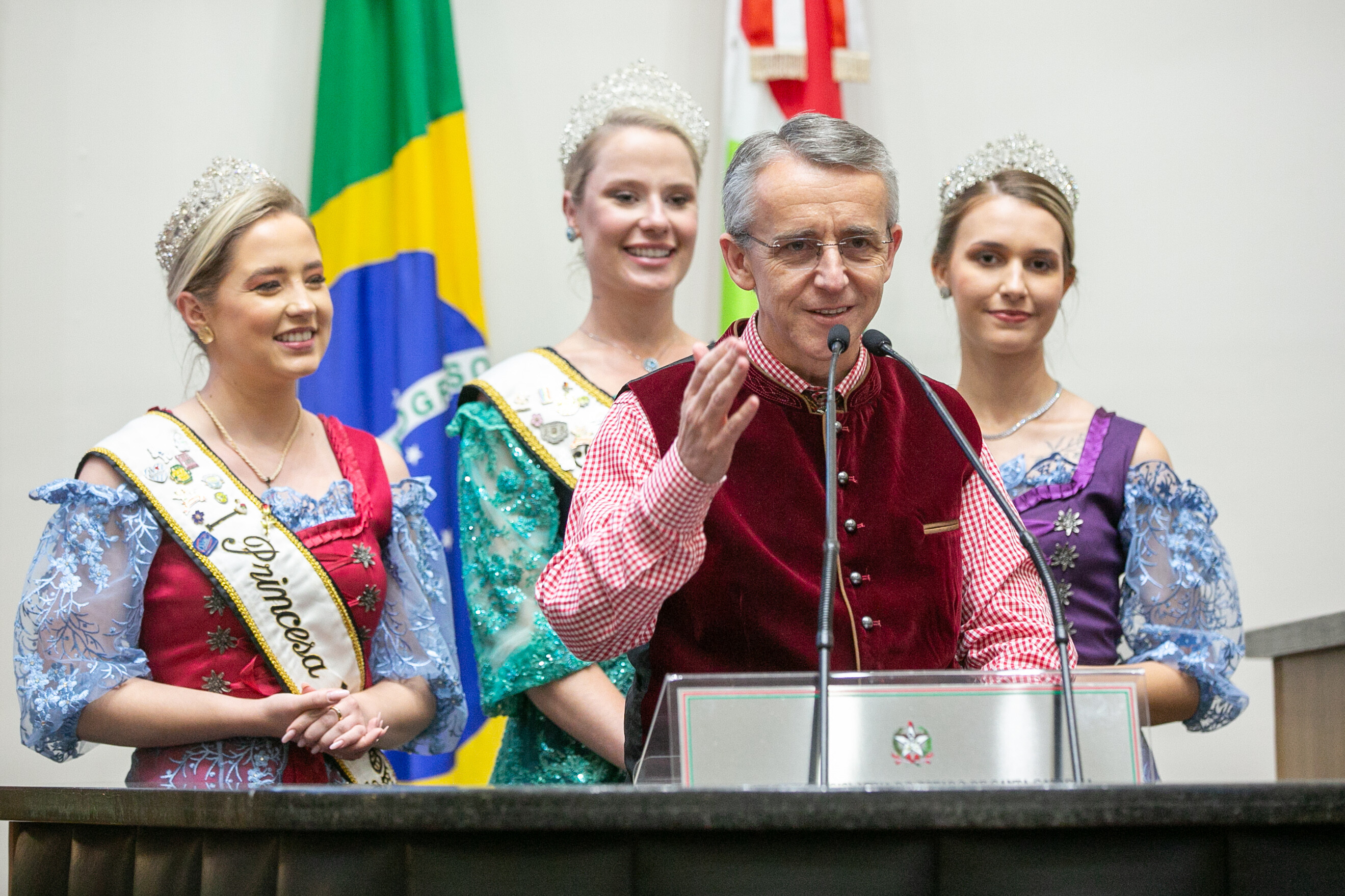 Blumenau divulga a Oktoberfest 2023 na tribuna da Alesc