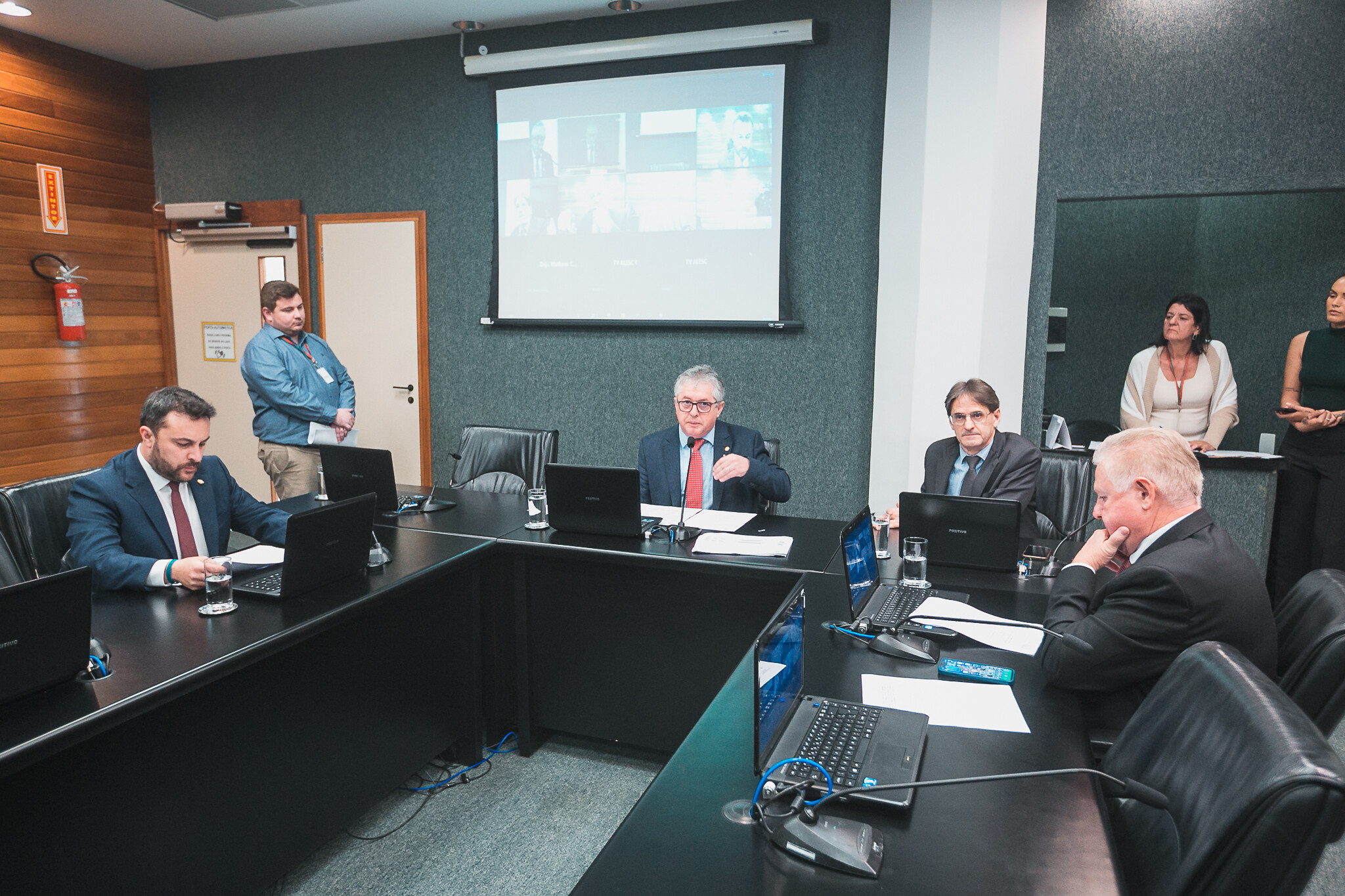 Comissão apura que Executivo realizou 370 transferências especiais a municípios