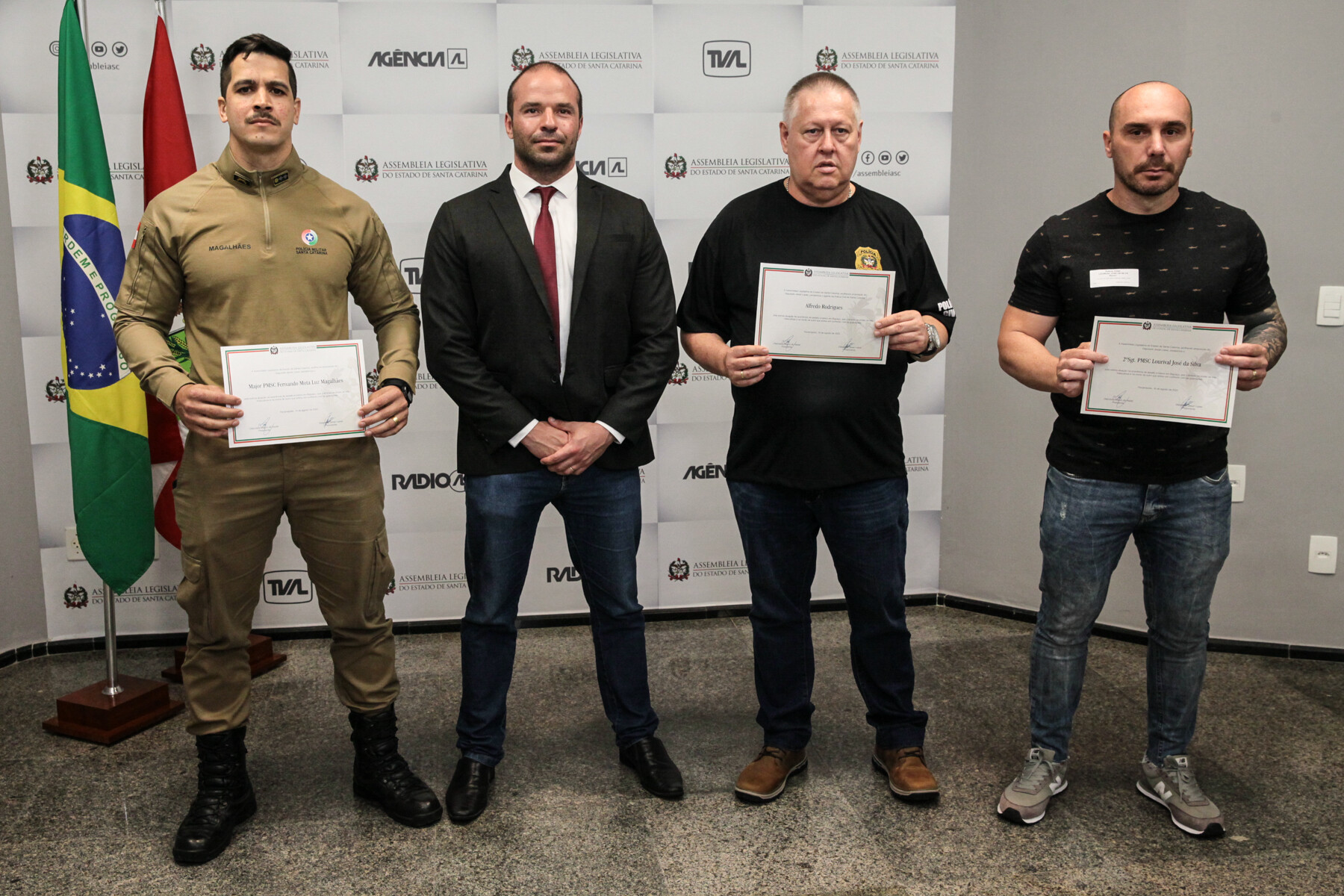 Agentes de segurança recebem moção de aplauso