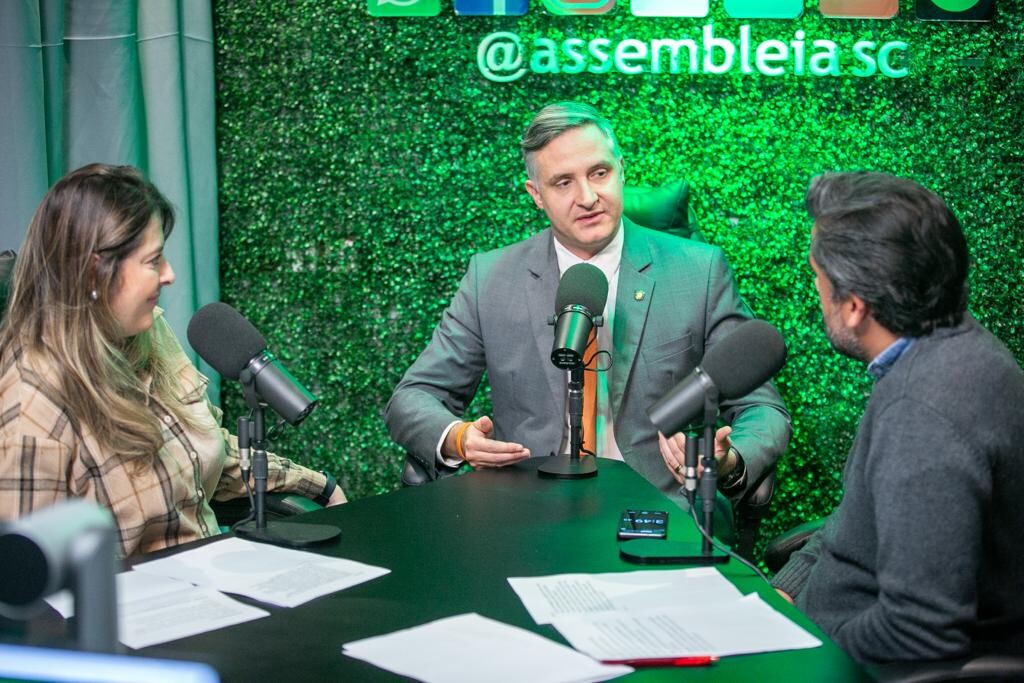 Deputado Matheus Cadorin defende redução de burocracia no poder público