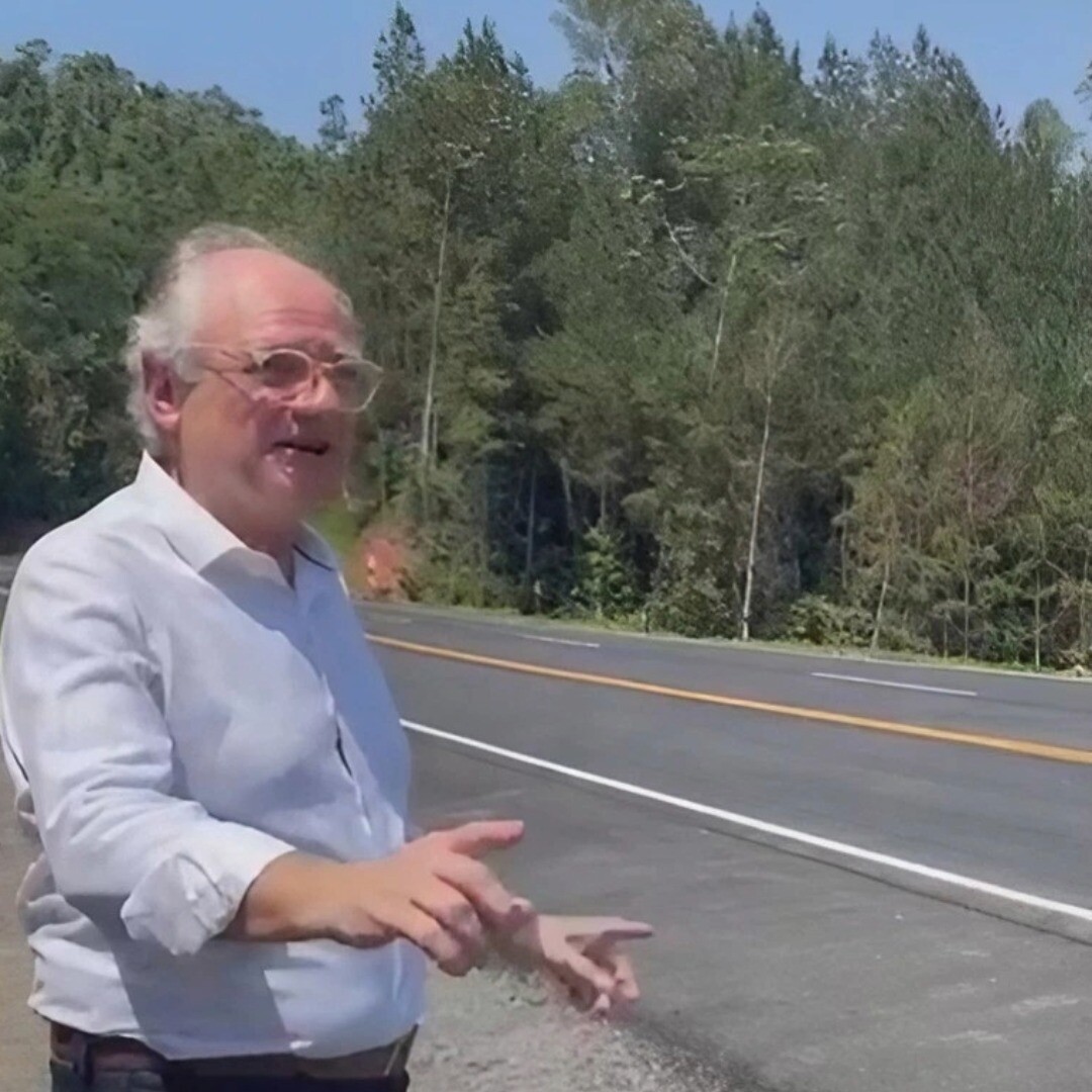 Dr. Vicente fiscaliza obra da SC-110 que já recebeu R$ 10 milhões de investimento