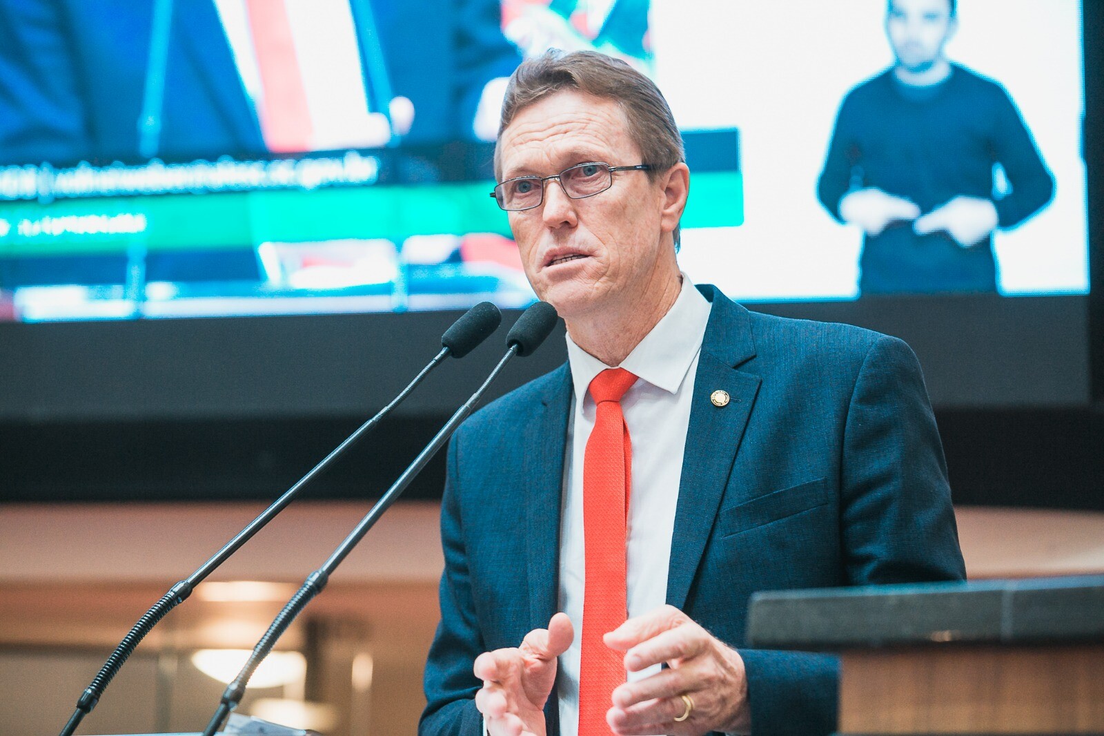 Alesc aprova projeto que inclui medidas de conscientização à saúde mental nas escolas de SC