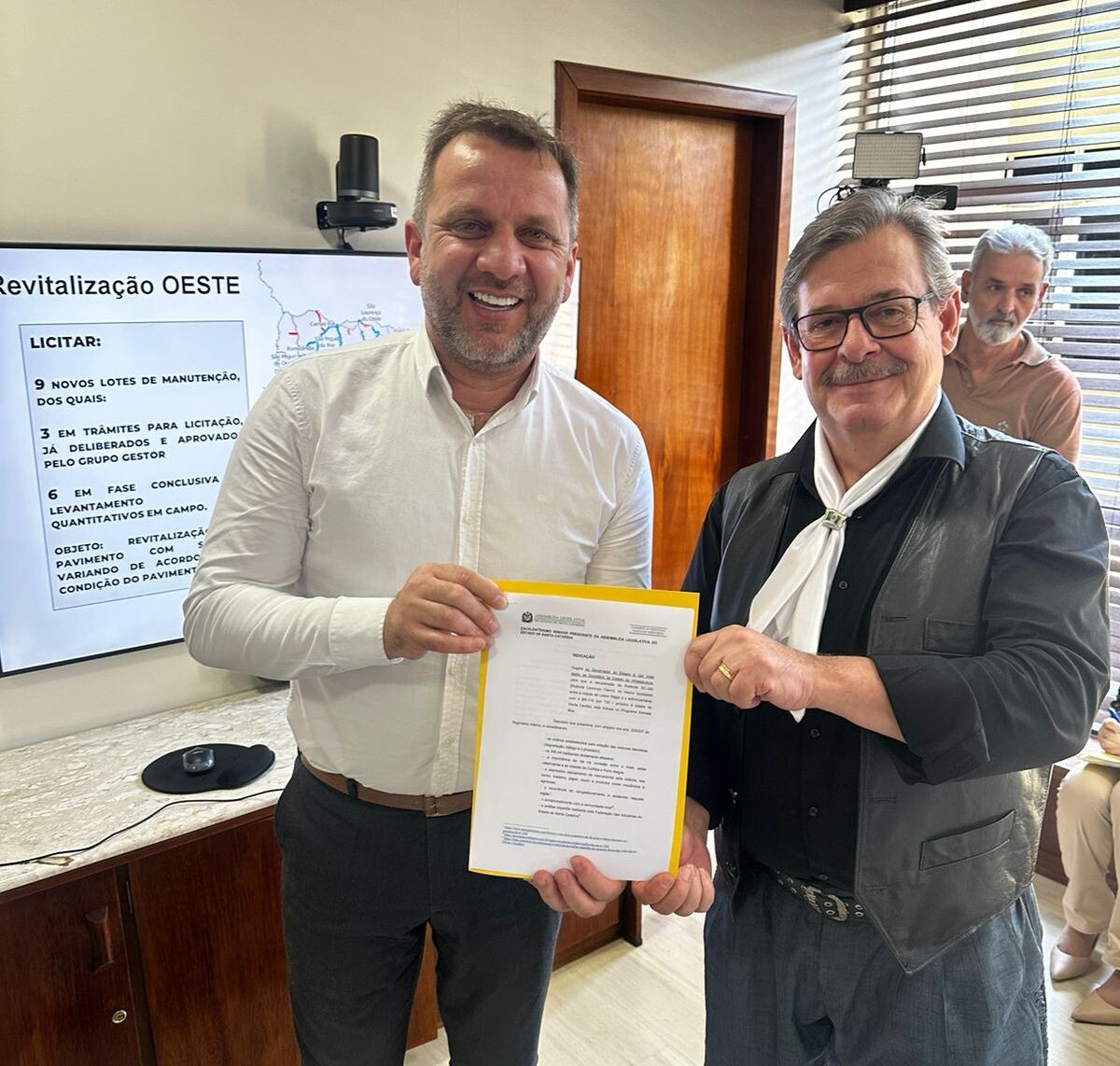 Secretário de Estado da Infraestrutura, Jerry Comper, e deputado Zé Caramori