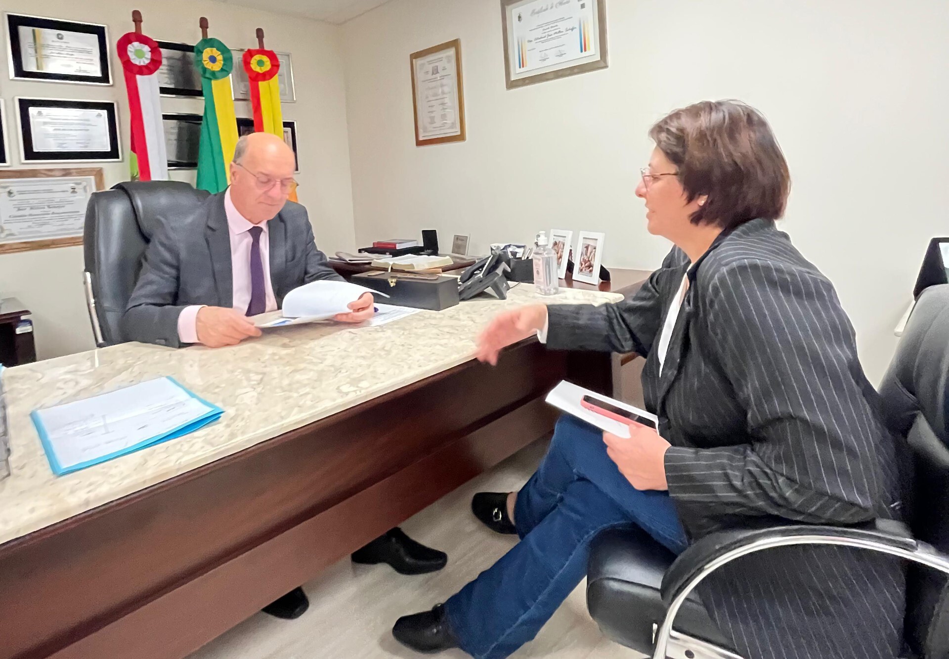 Deputado José Milton Scheffer e a presidente da Fehosc, Irmã Neusa Lúcio Luiz
