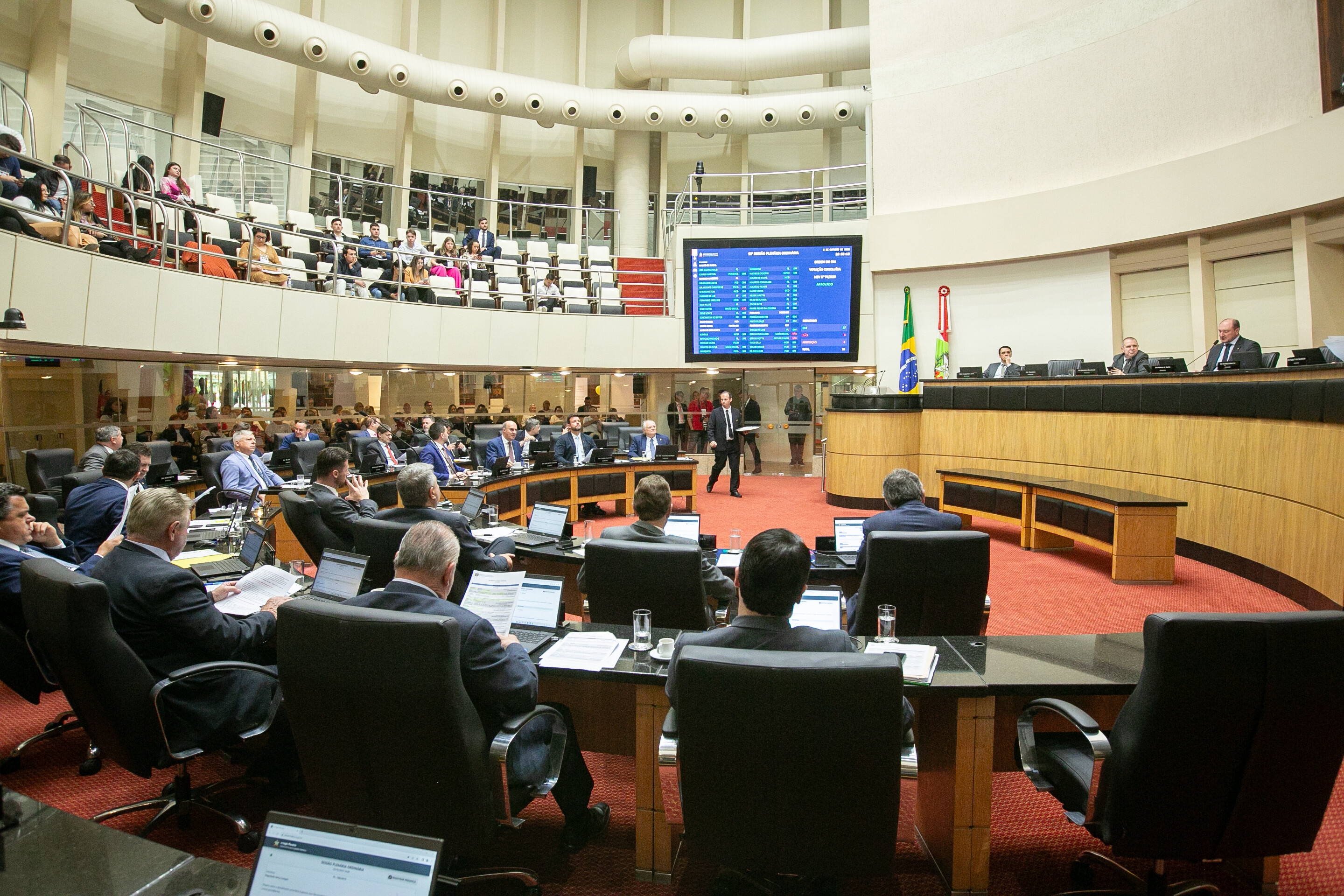 Plenário aprova PL que reconhece risco da atividade de vigilante