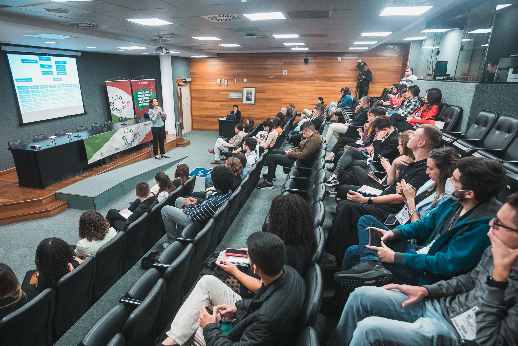 Estágio-visita – Palestra com a diretora da Escola da Alesc, Marlene Fengler