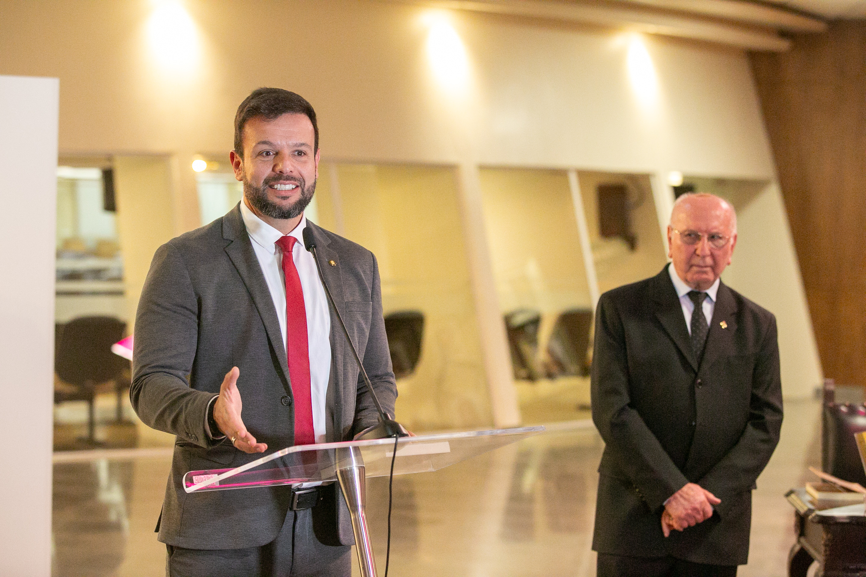 LANÇAMENTO LITERÁRIO - 