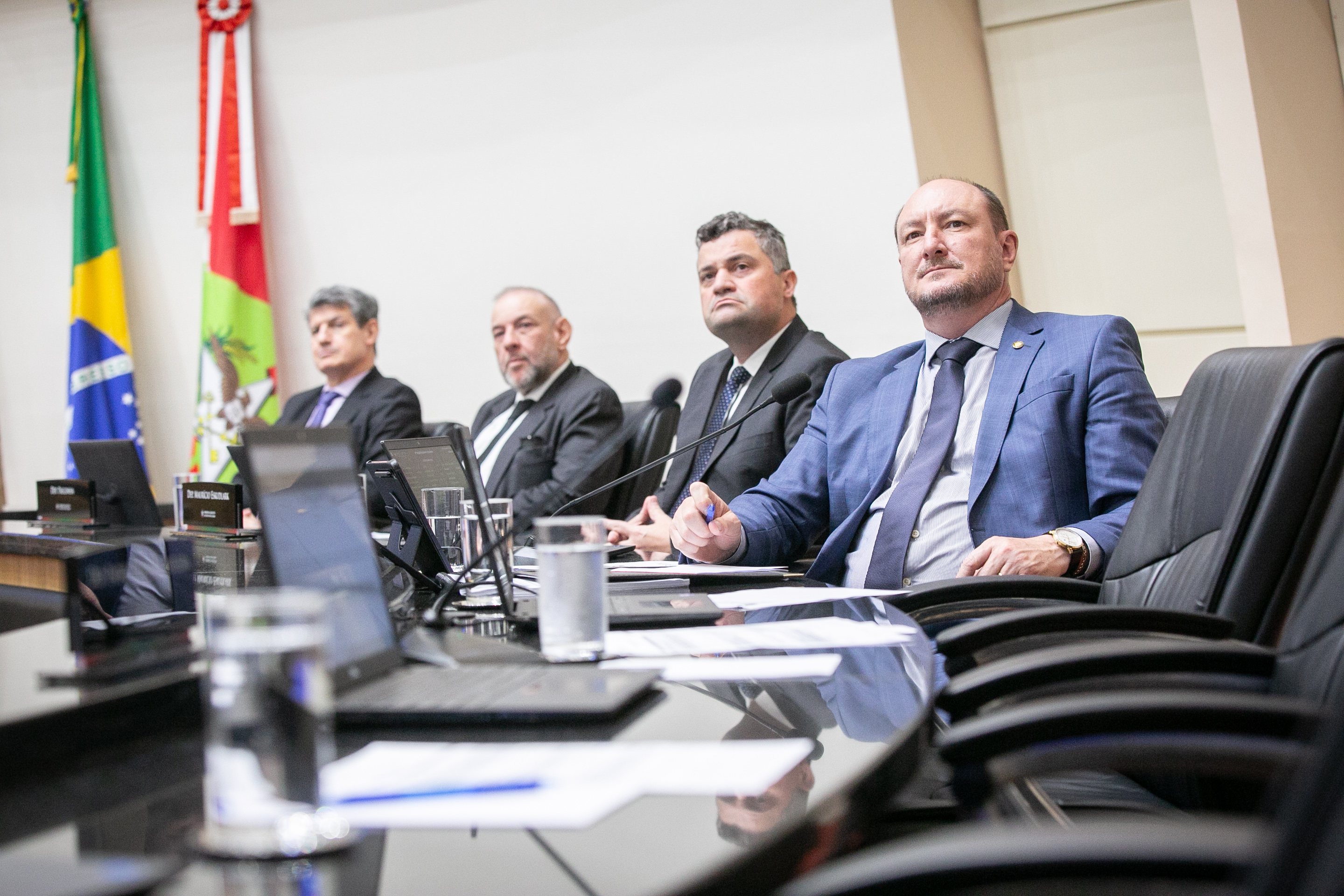 Suspensão da Sessão - Apresentação da Receita Federal
