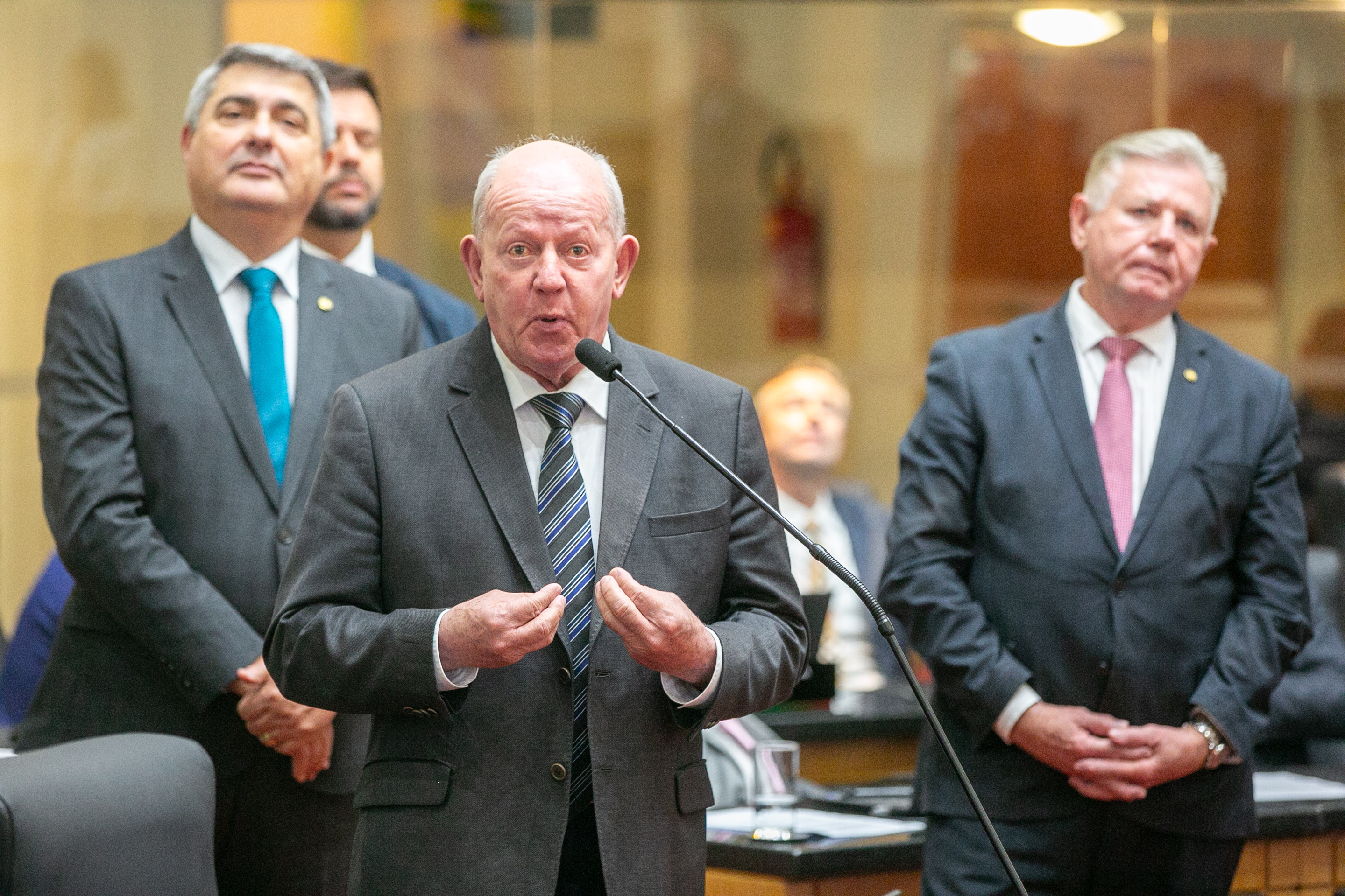 Suspensão da Sessão - Apresentação da Receita Federal