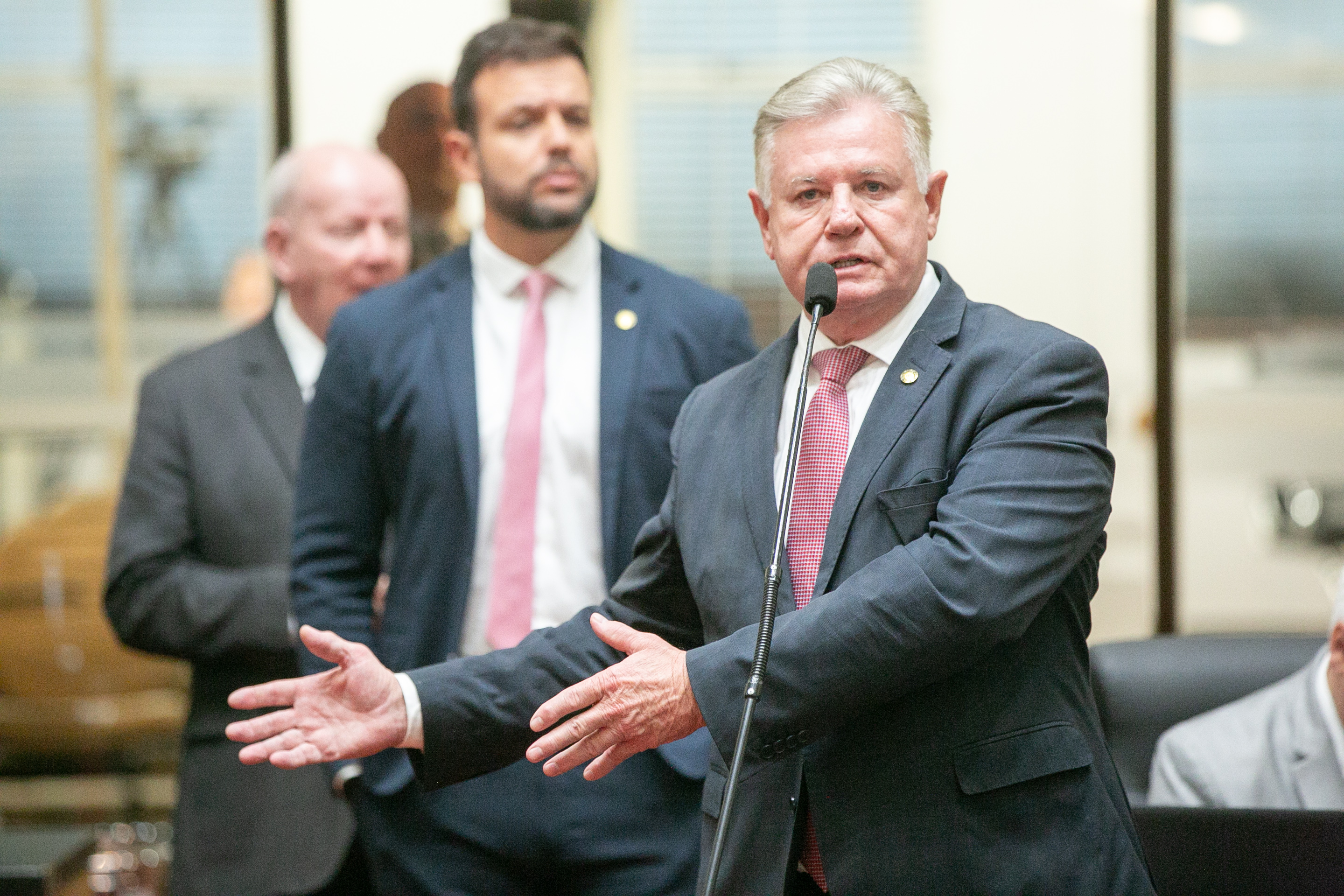Suspensão da Sessão - Apresentação da Receita Federal