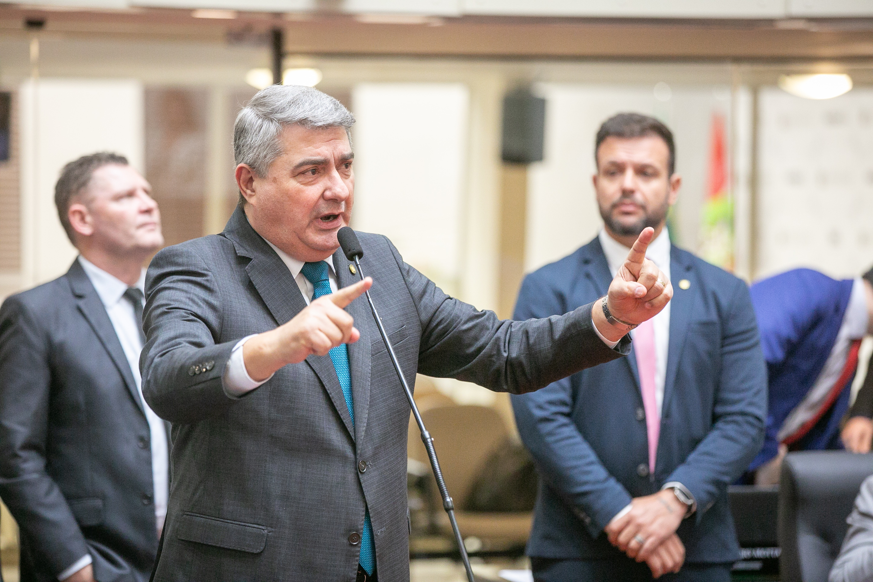 Suspensão da Sessão - Apresentação da Receita Federal