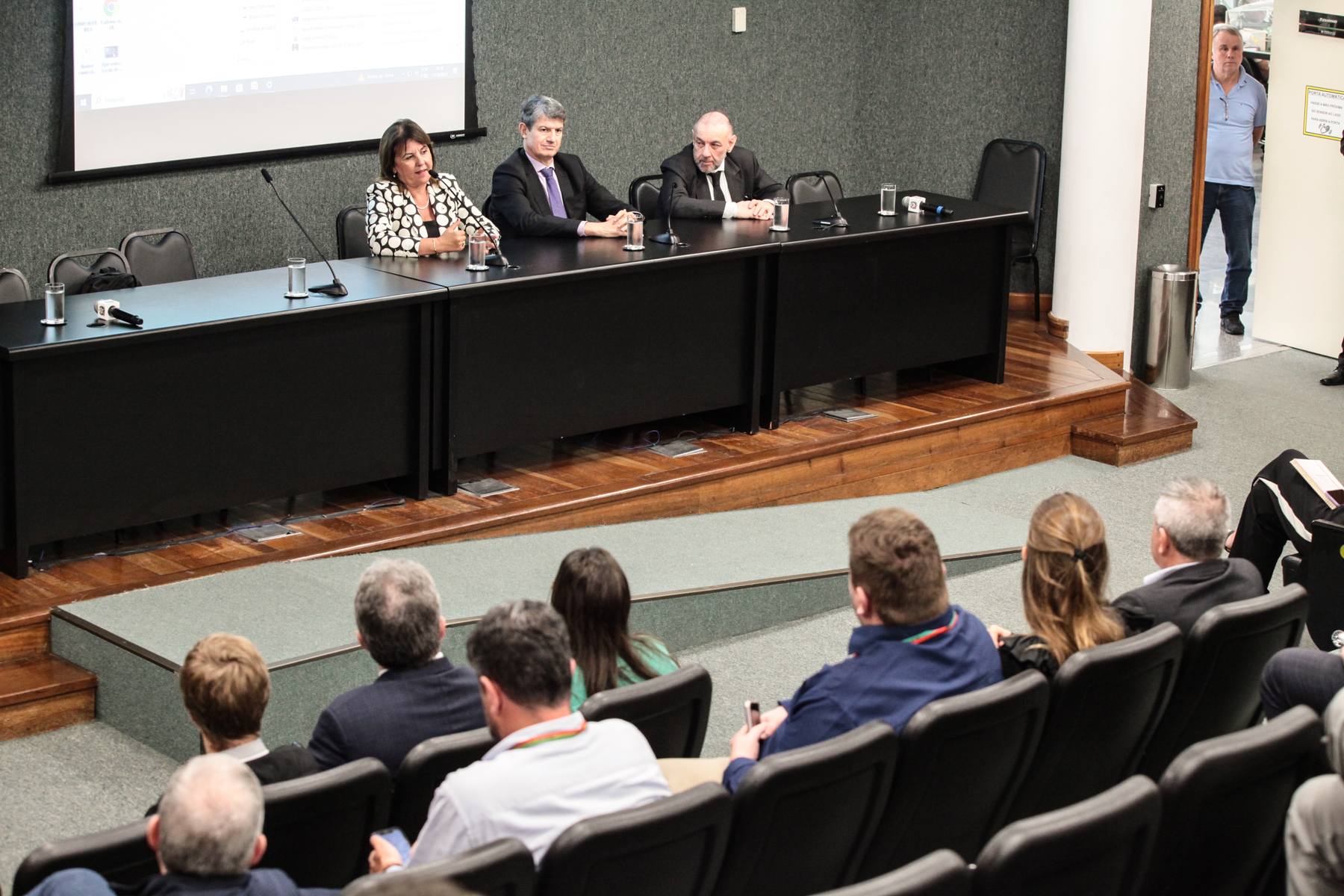 Reunião com Receita Federal - Apresentação dos trâmites para doação de bens apreendidos pela para Municípios e Entidades