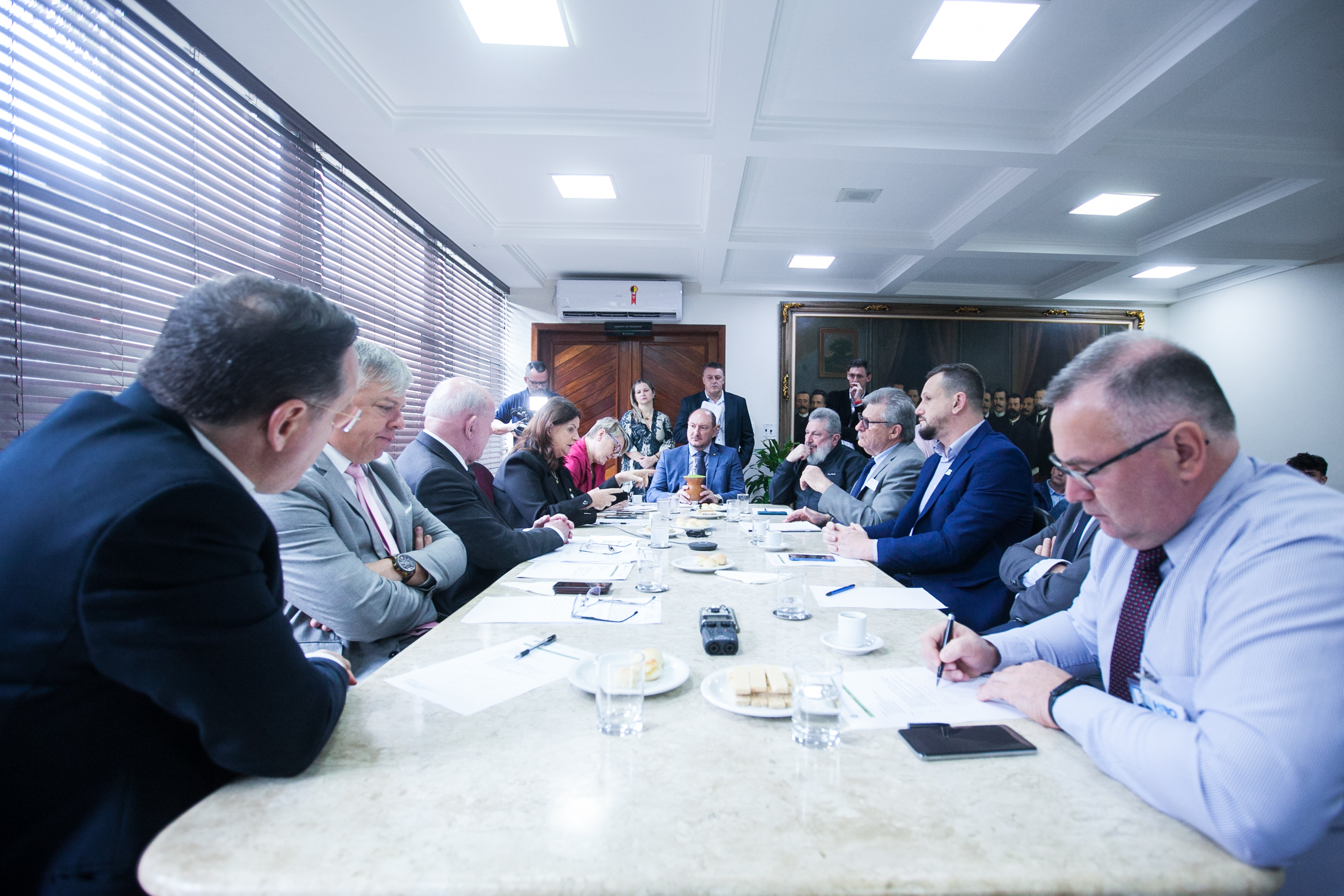 Reunião da Bancada do Oeste com secretária de Estado da Saúde Carmen Zanotto