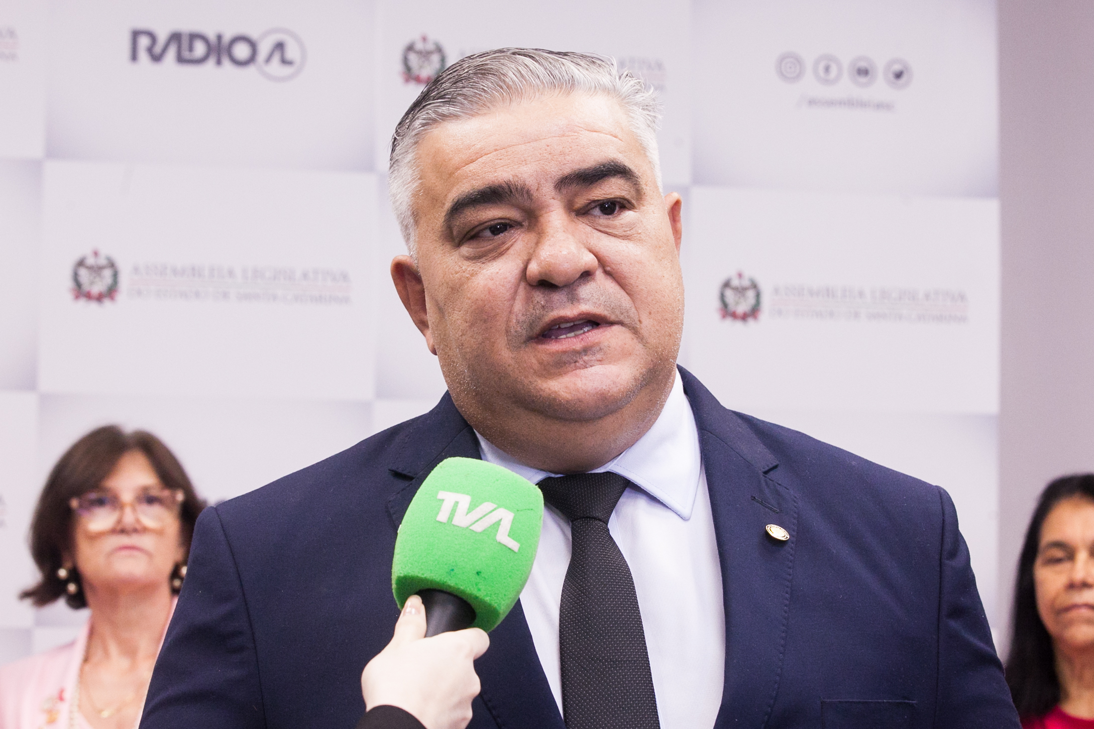 MOÇÃO DE APLAUSO - Deputado Sargento Lima entrega homenagem para Rede Feminina de Combate ao Câncer