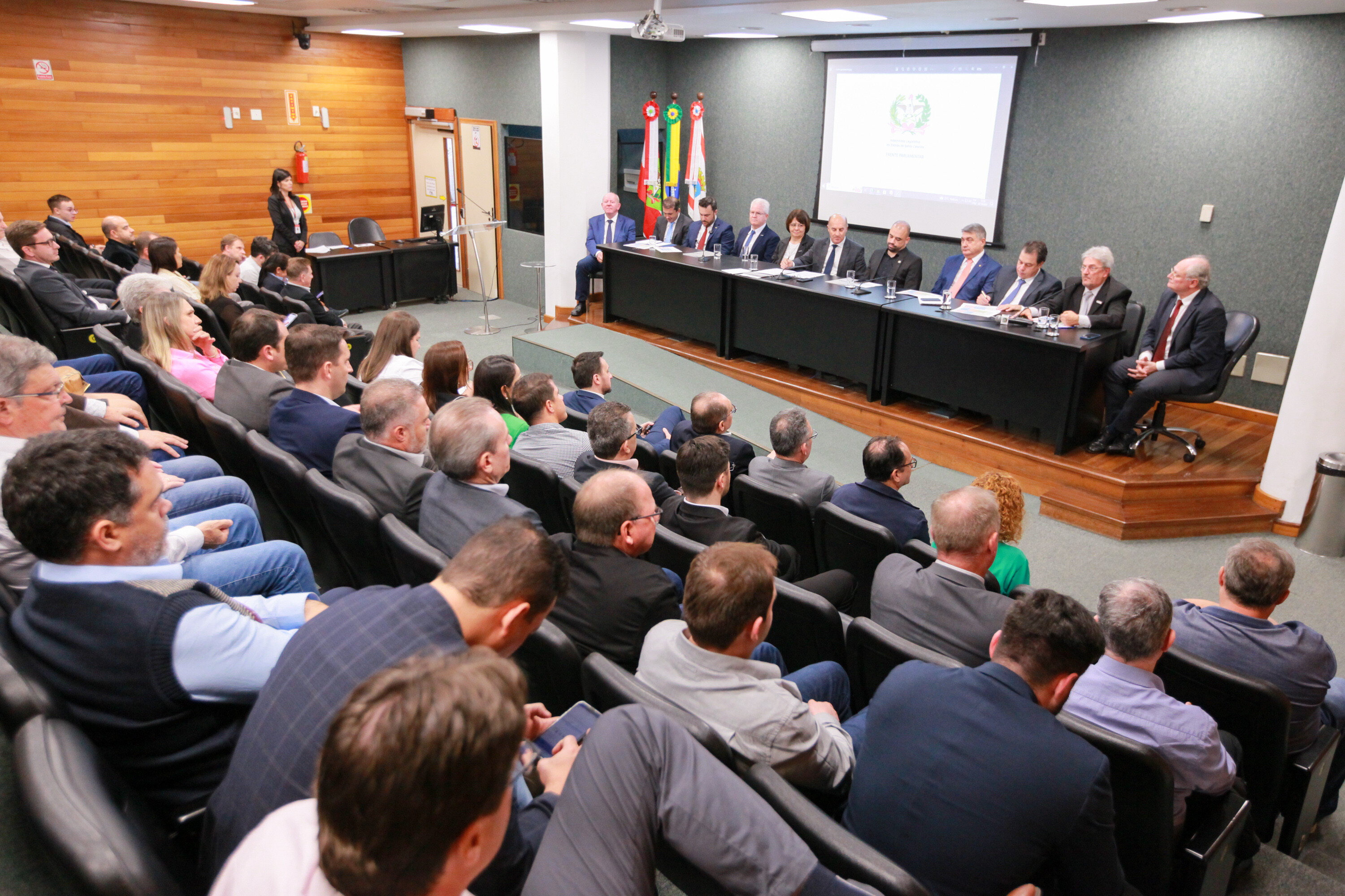 Hospitais estão preocupados com redução do orçamento e nova política para o setor