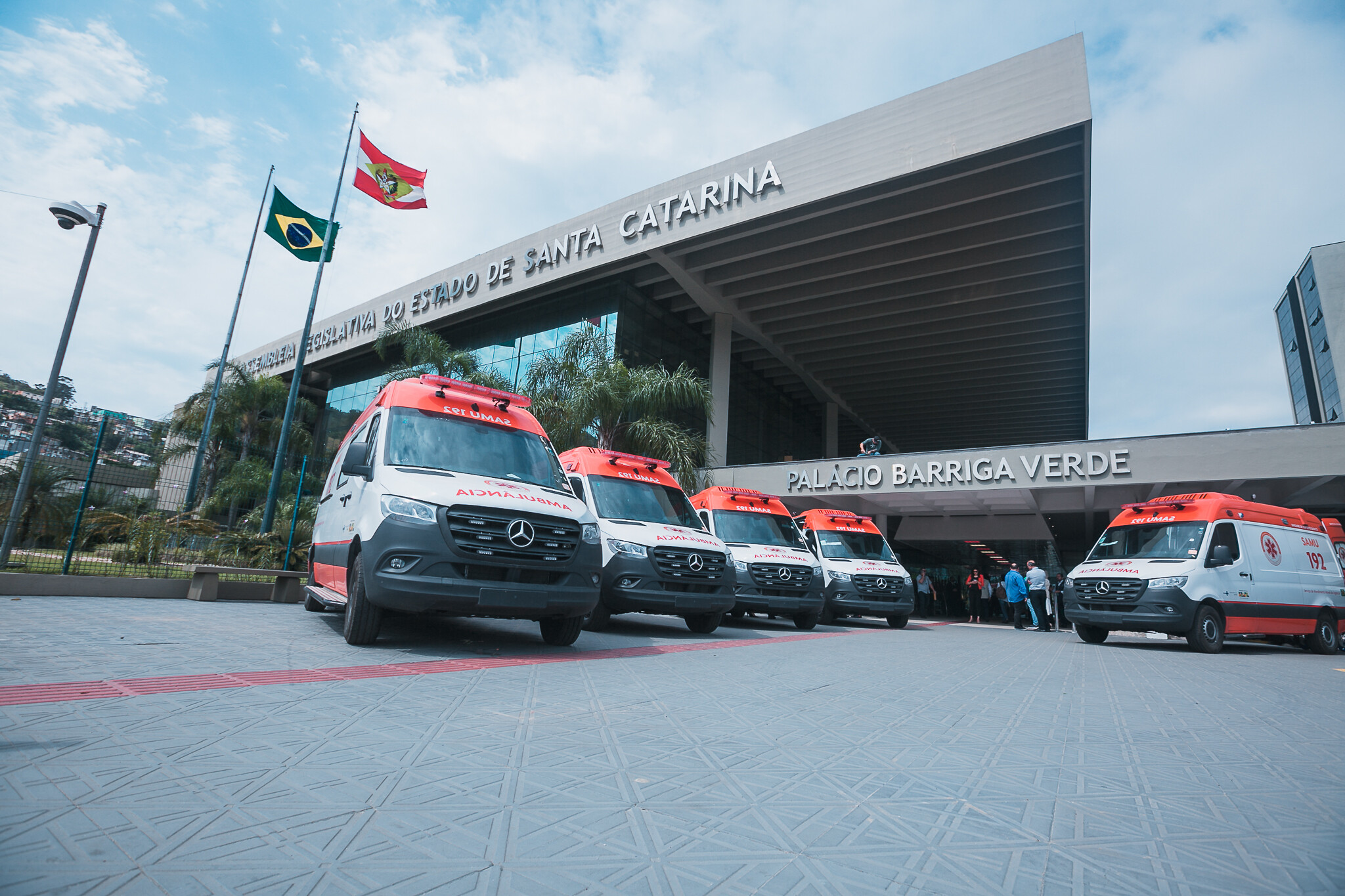 Cerimônia marca entrega de novas ambulâncias para cinco municípios catarinenses