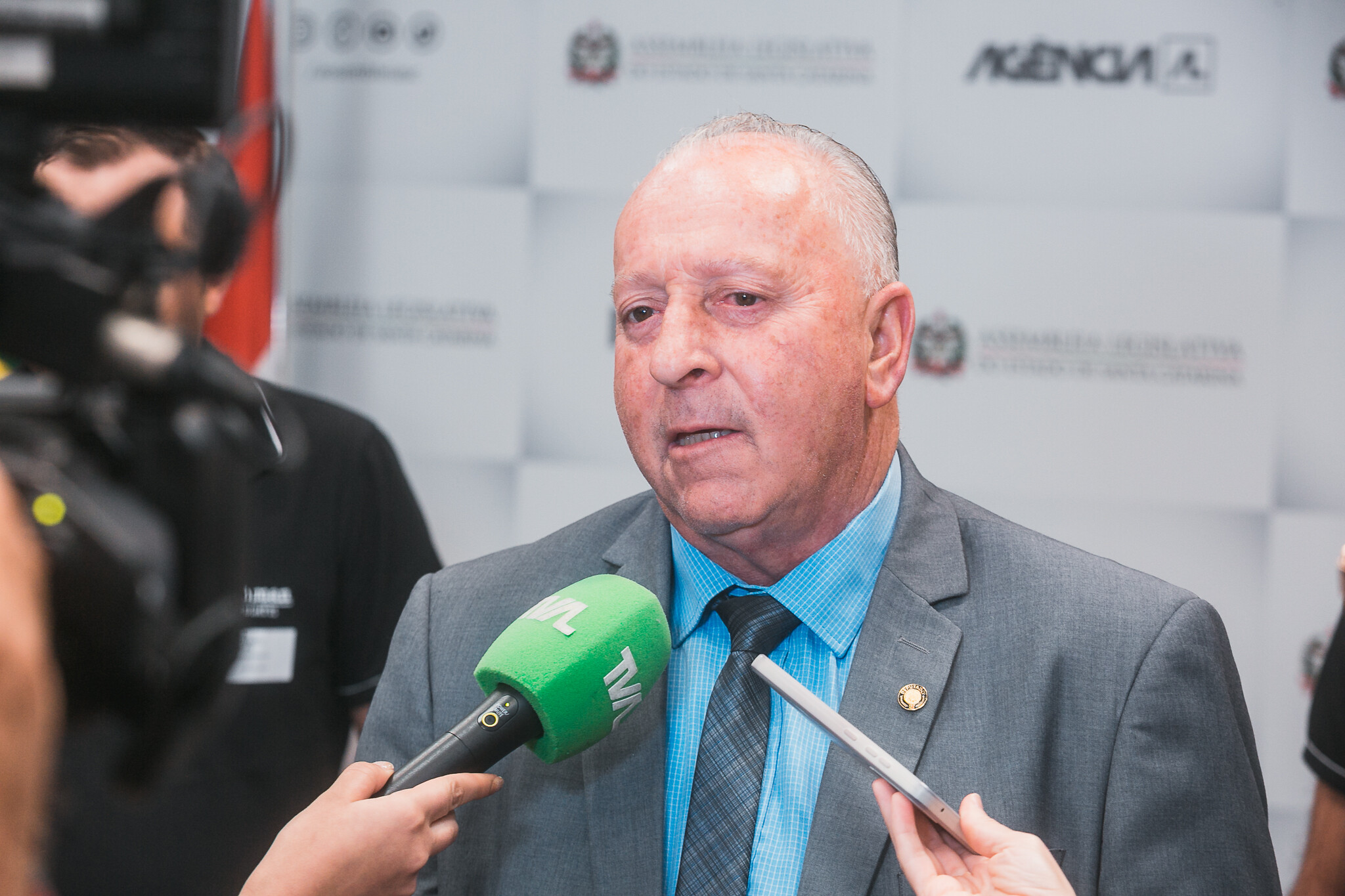 Deputado Oscar Gutz (PL), proponente da homenagem.