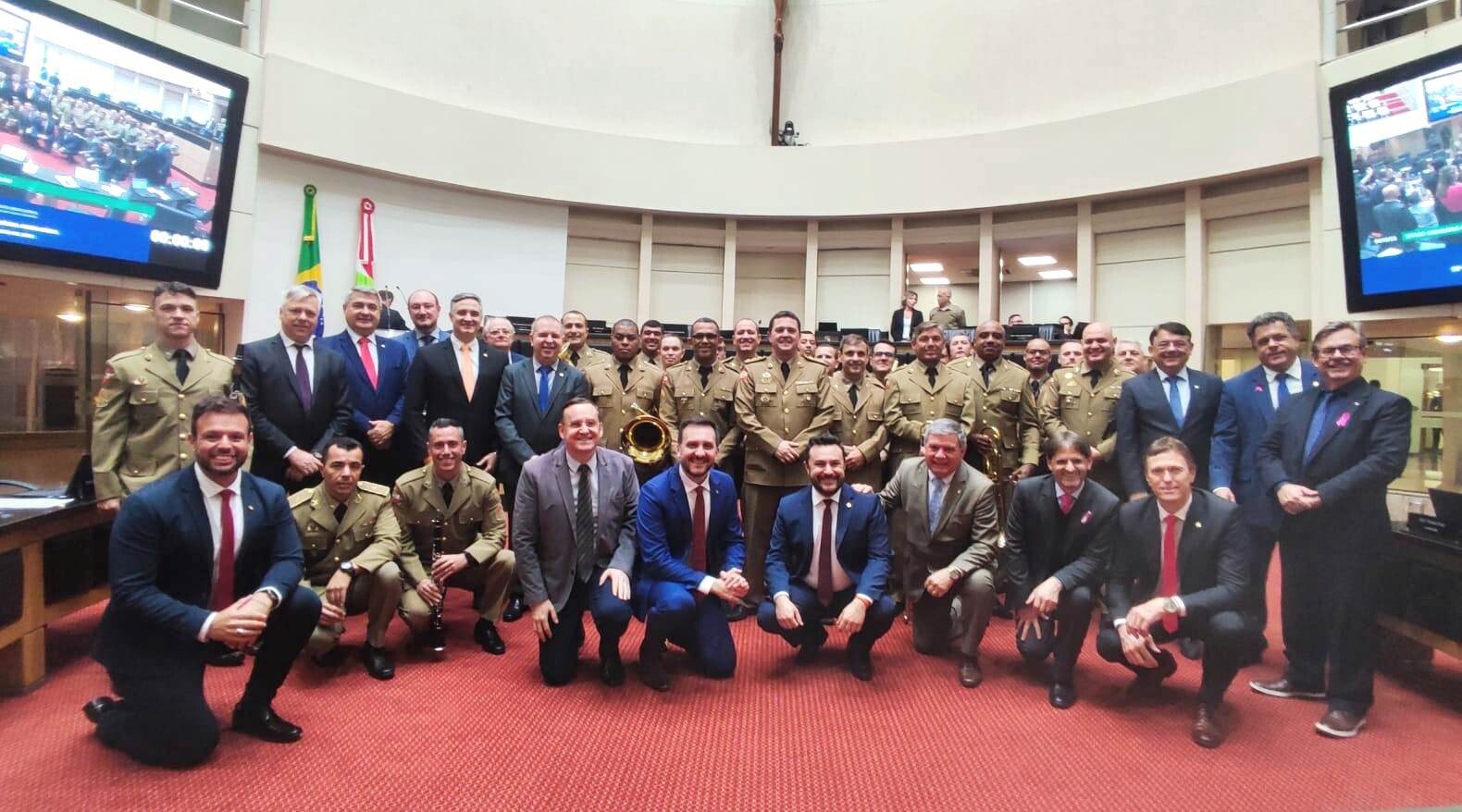 Parlamentares e integrantes da banda
