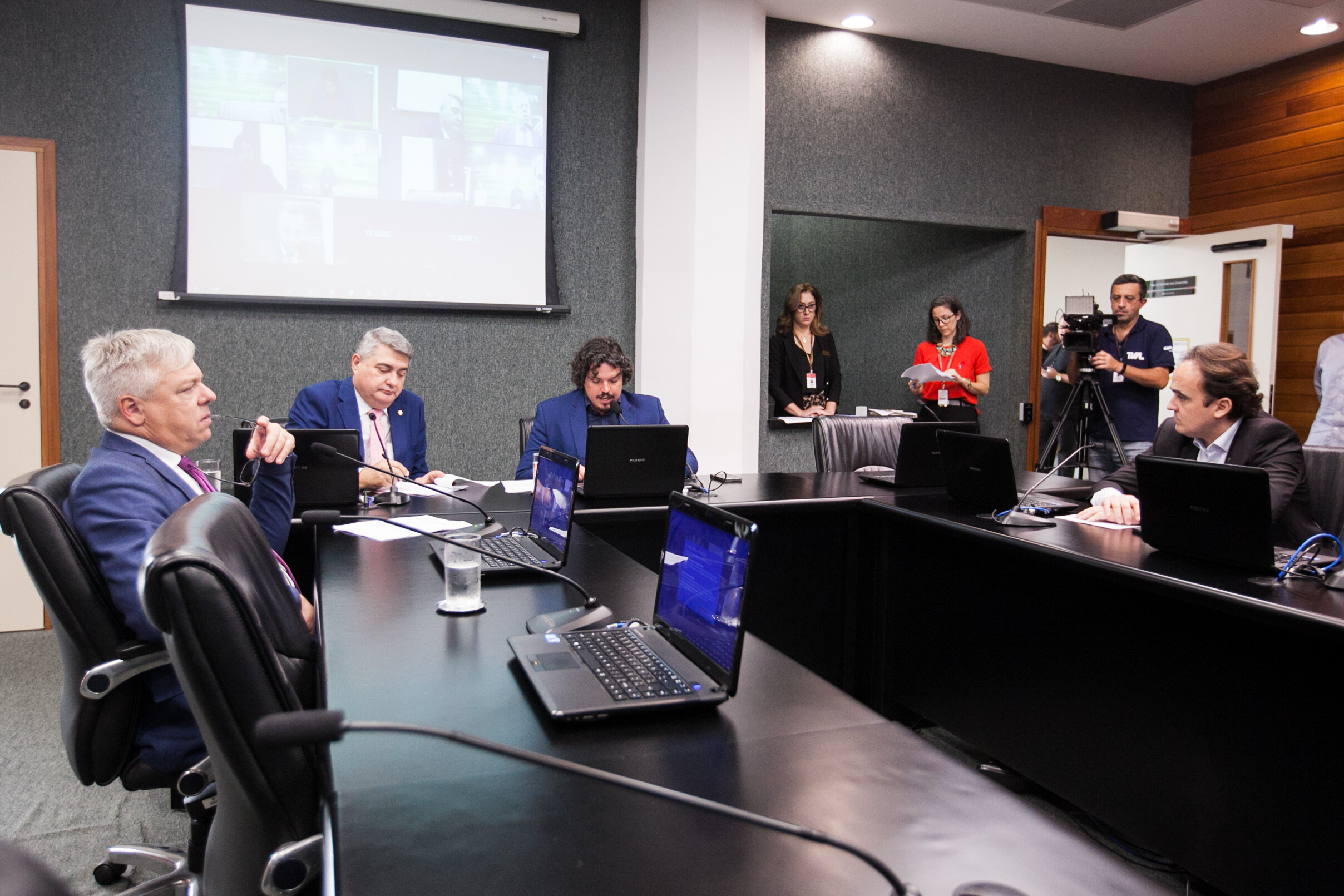 Comissão aprova projetos sobre a proteção animal