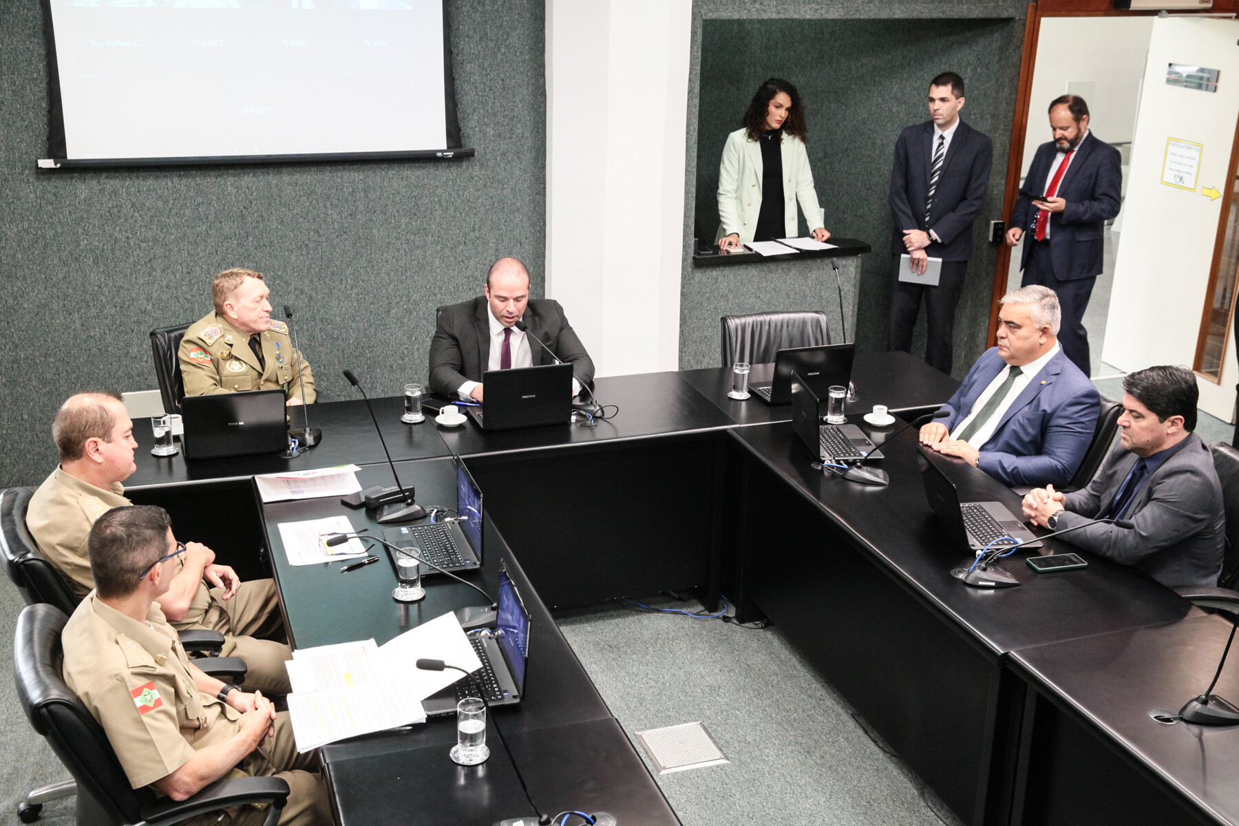 Comissão debate aplicação de lei federal na Previdência dos militares de SC