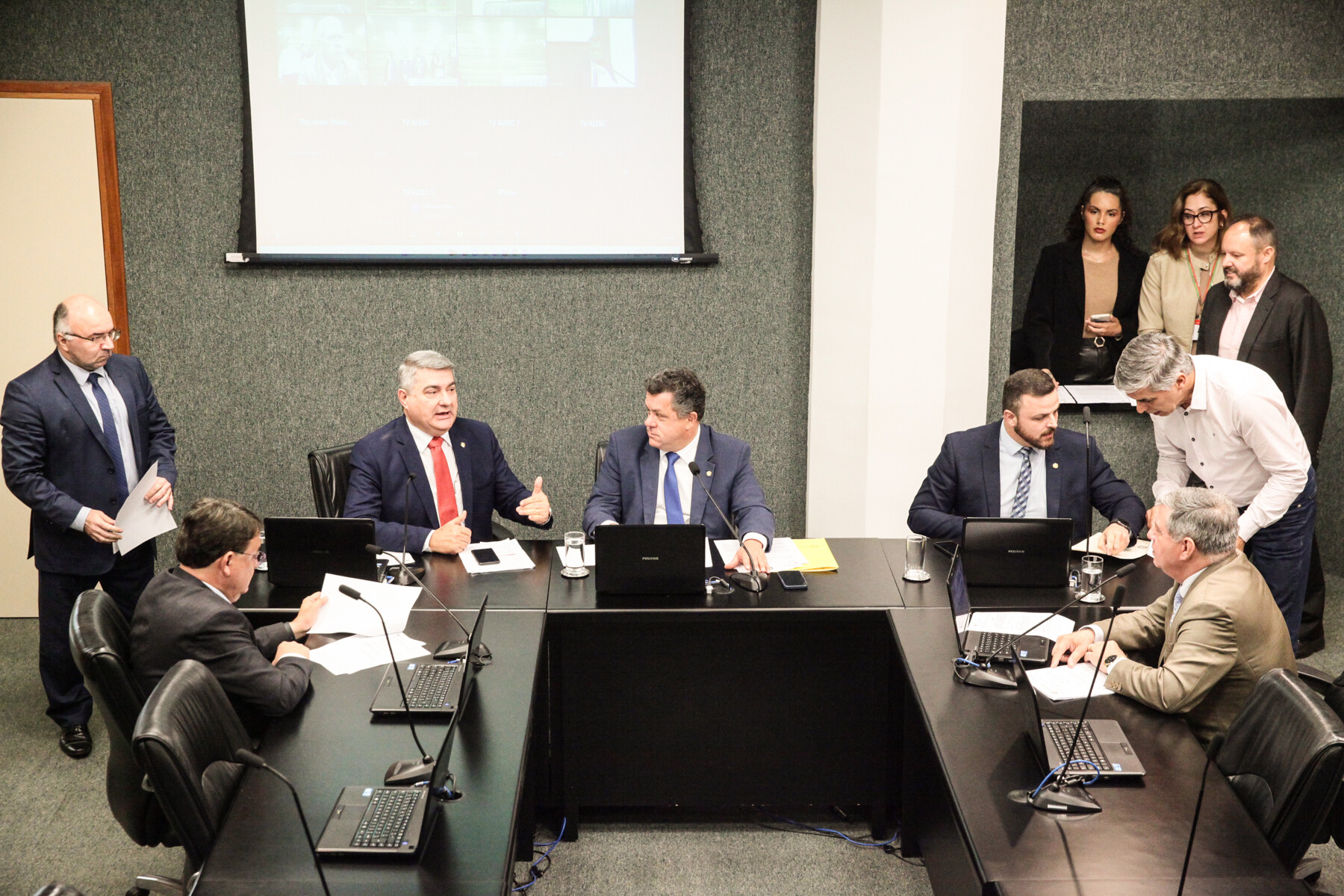 Comissão de Trabalho aprova seis projetos em reunião nesta quarta (4)