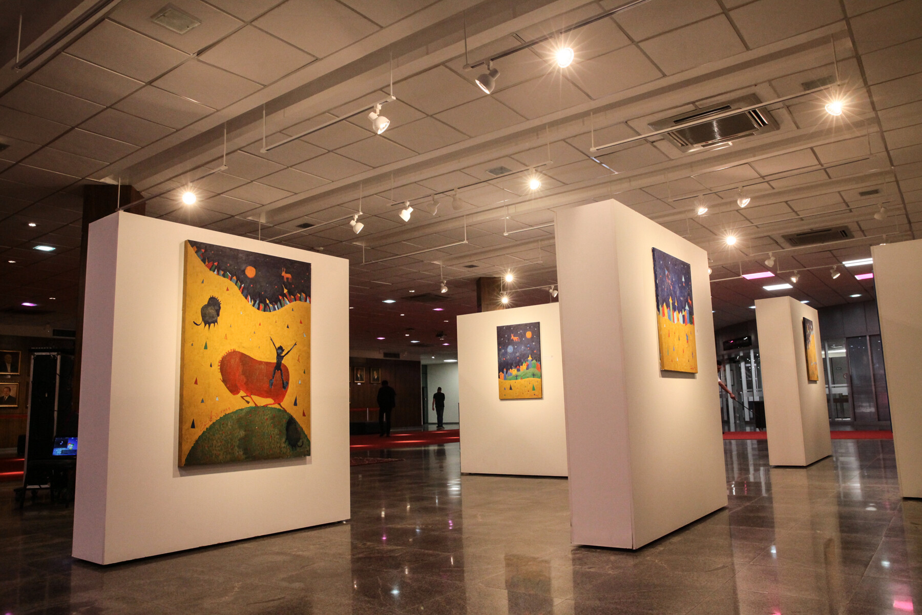 Alesc sedia a exposição O que há de você no AZUL?