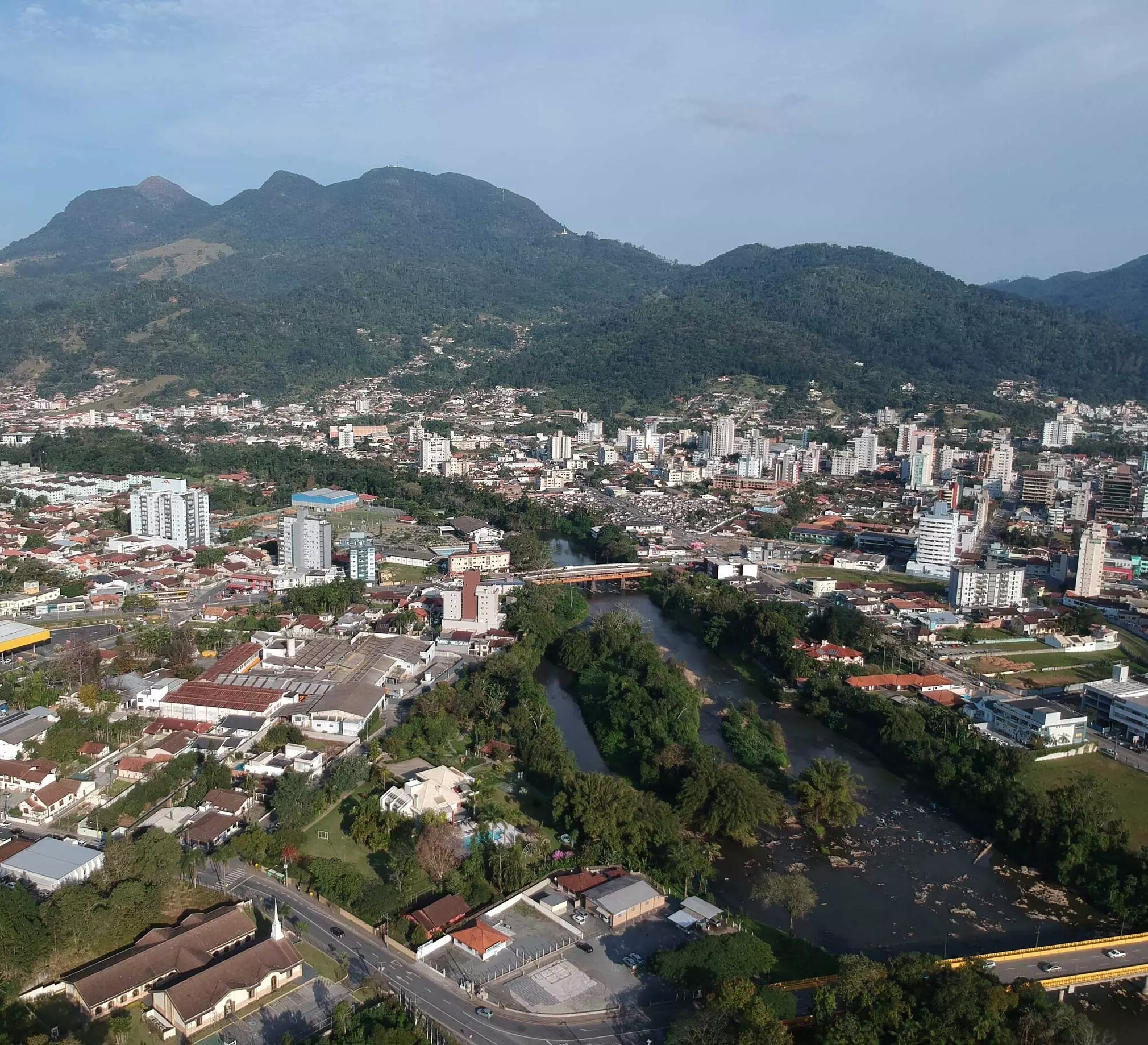 Dr. Vicente destaca dado que coloca Jaraguá no topo da segurança, mas cobra aumento do efetivo