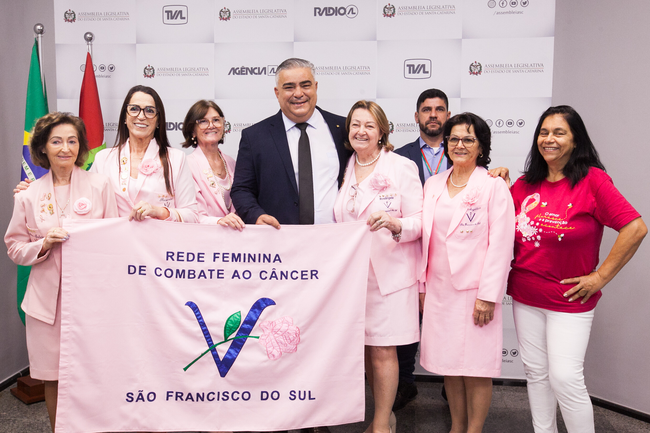 Rede Feminina de Combate ao Câncer de São Francisco do Sul é homenageada no Parlamento