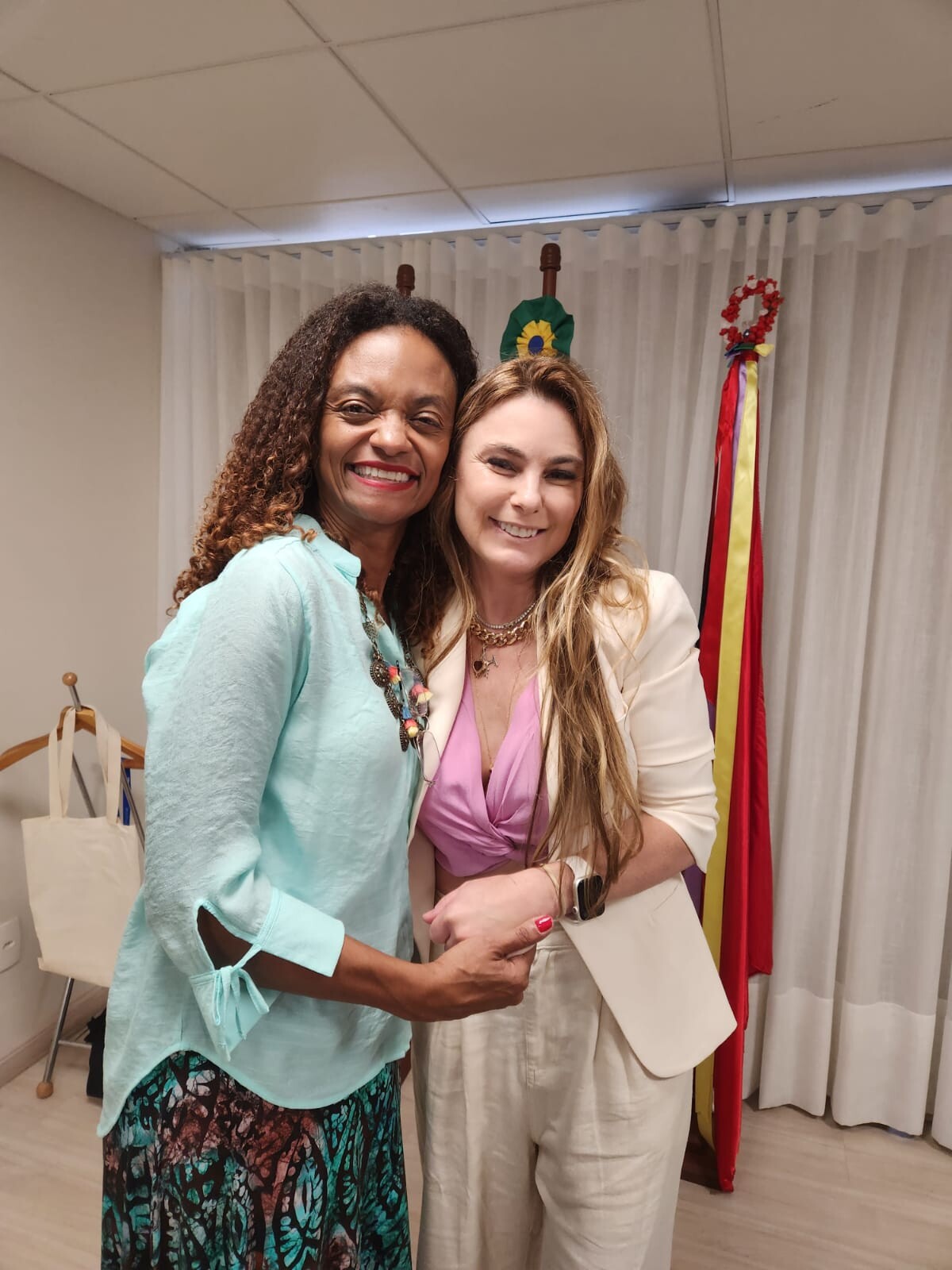 O encontro das deputadas que sucederam Antonieta de Barros na Alesc