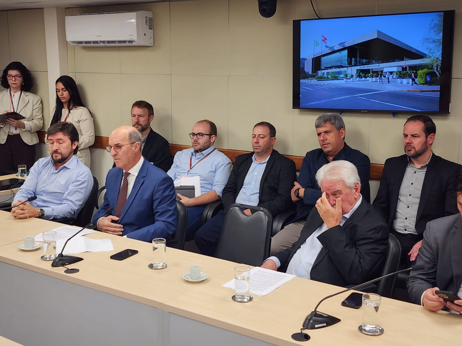 Deputados e governo trabalham para aprimorar projeto de apoio às cooperativas de eletrificação