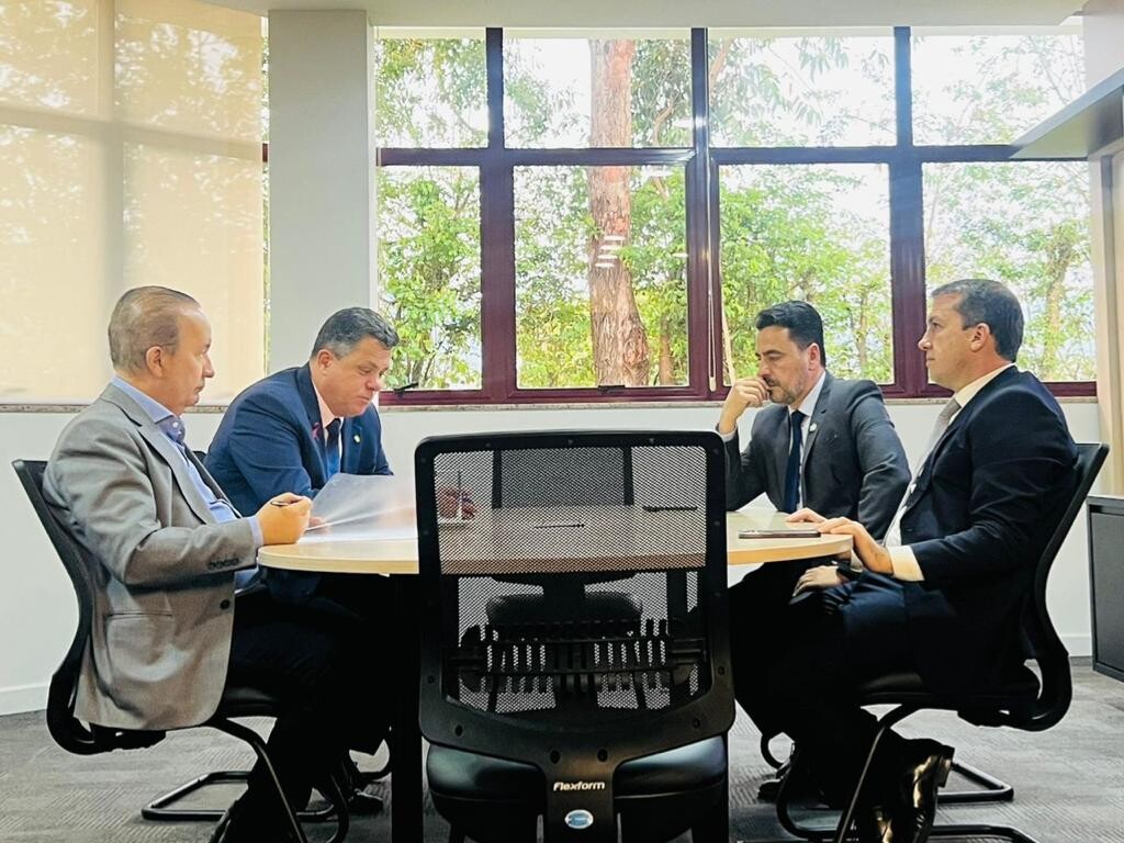 Deputados Camilo Martins e Ivan Naatz, governador Jorginho Mello e chefe da Casa Civil, Estêner Soratto Júnior