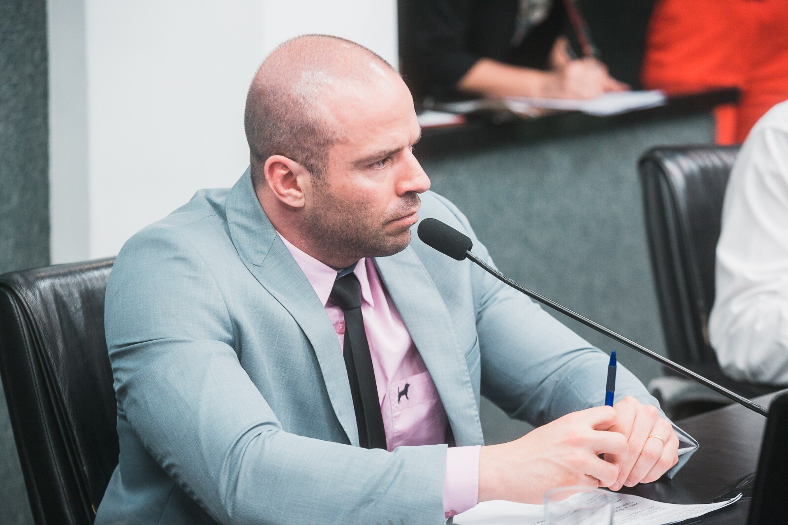 Avança PL de Jessé Lopes que garante acompanhante para mulheres em consultas e exames médicos