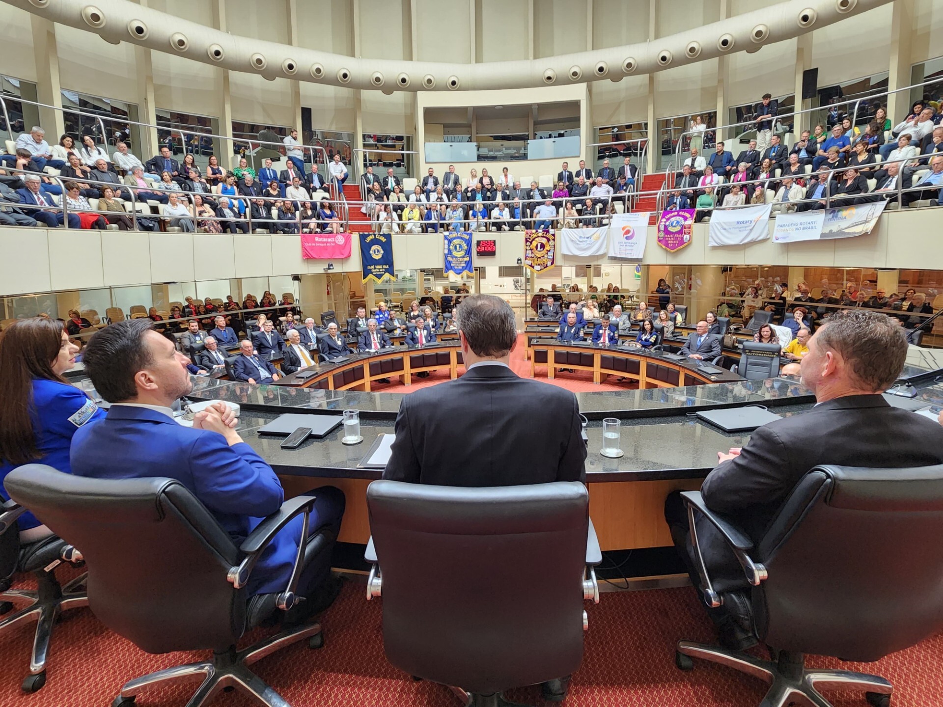 Sessão especial na Alesc homenageia Rotarys e Lions Club catarinenses