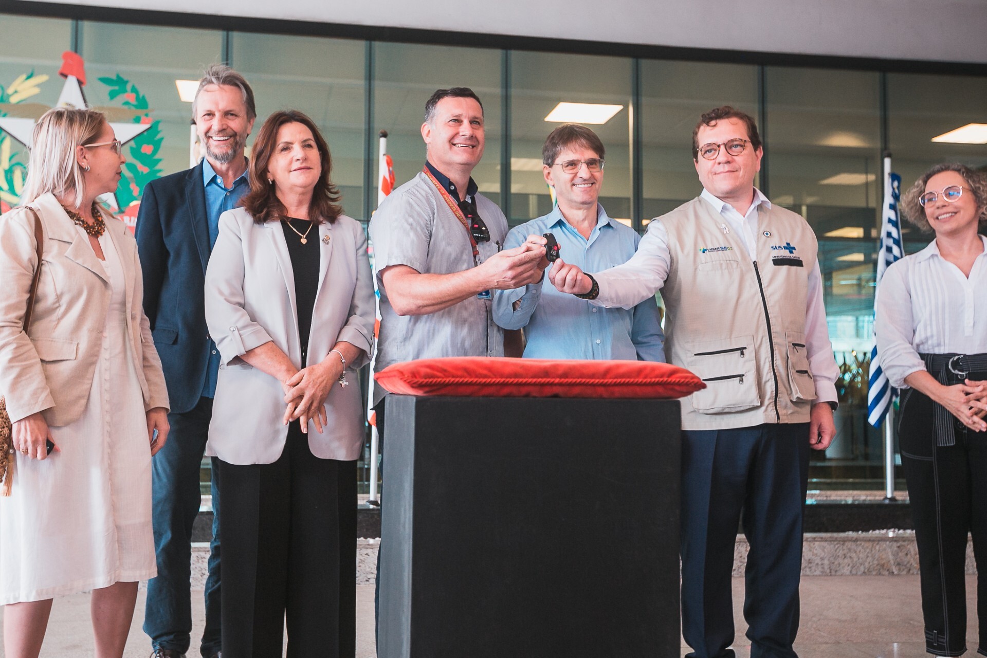Deputado Neodi Saretta, parlamentares e dirigentes municipais de saúde