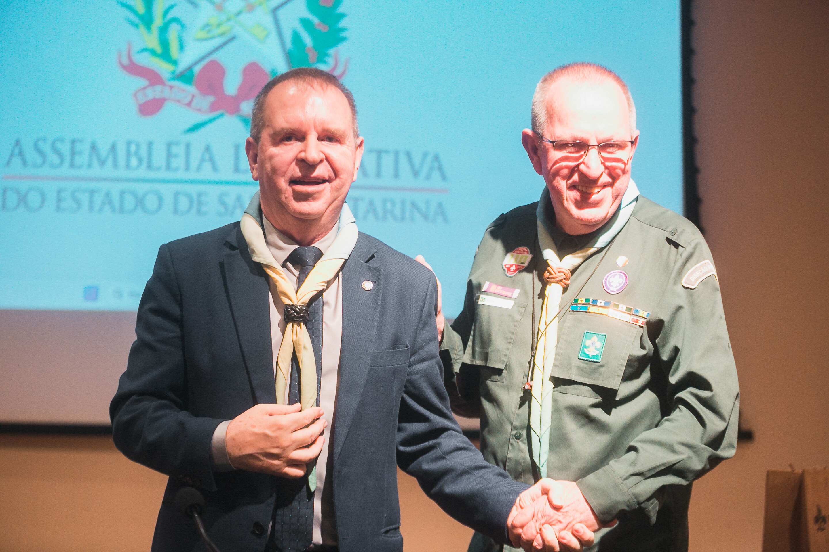 Deputado Mauricio Eskudlark e Narcizo Giraldi, presidente da União dos Escoteiros do Brasil, região de Santa Catarina.