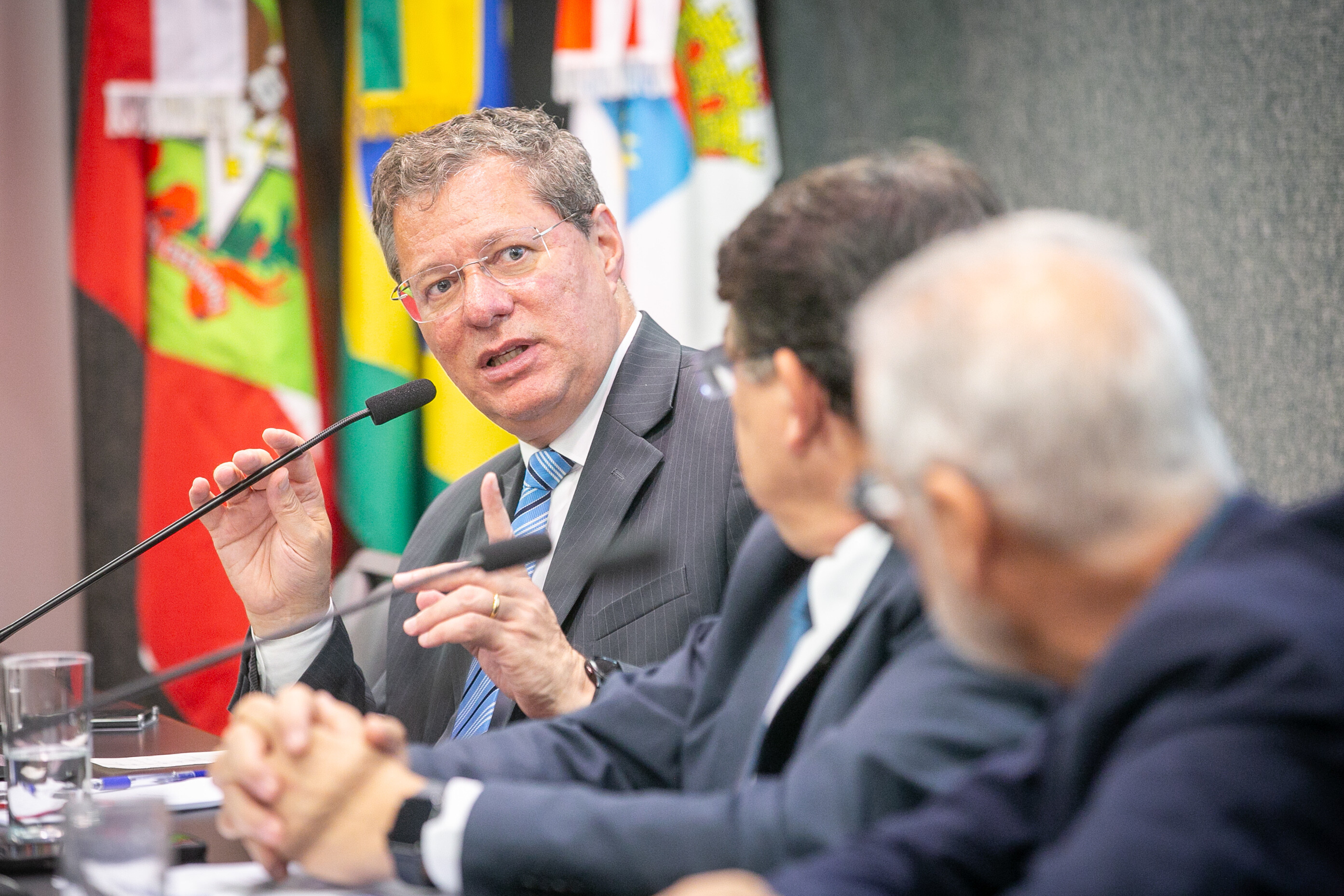 Audiência pública discute regionalização dos serviços de água e saneamento
