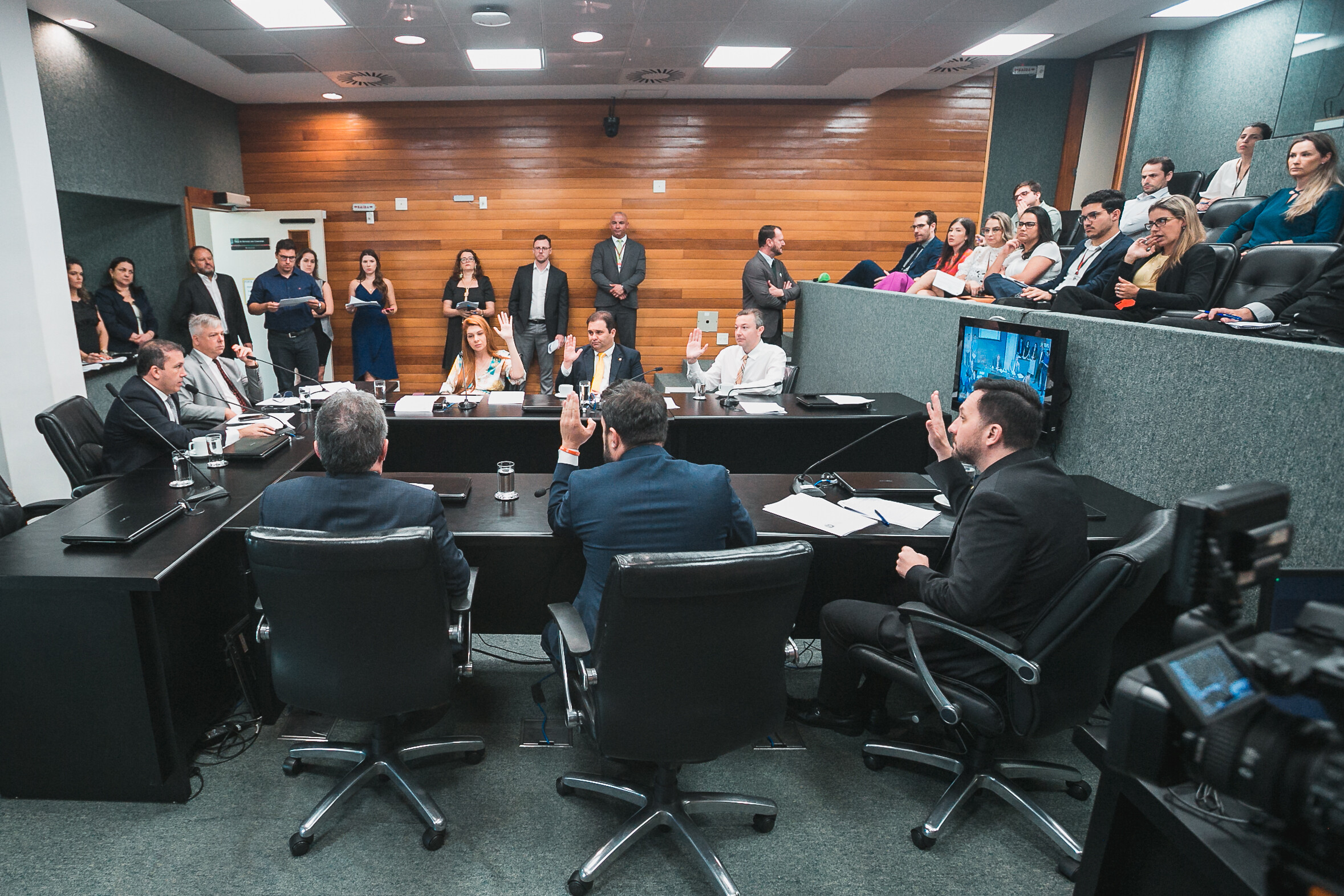 CCJ acata projeto que extingue cobrança de 14% dos servidores aposentados