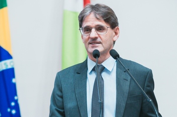 Deputado Neodi Saretta.